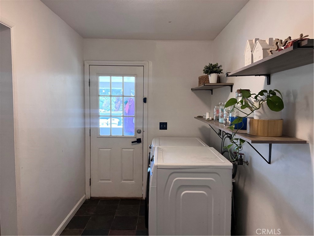 25325 Mountain Cliff
