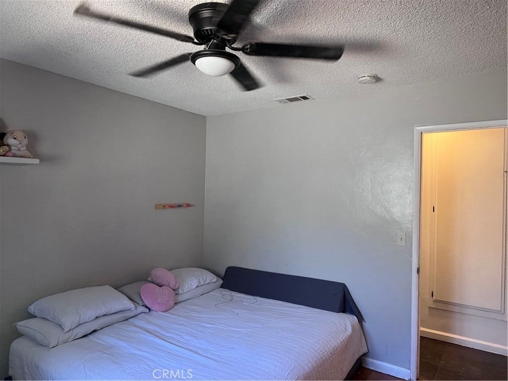 25325 Mountain Cliff