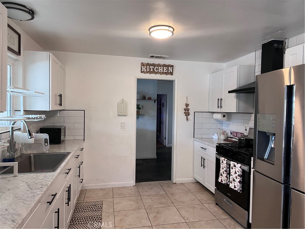 25325 Mountain Cliff