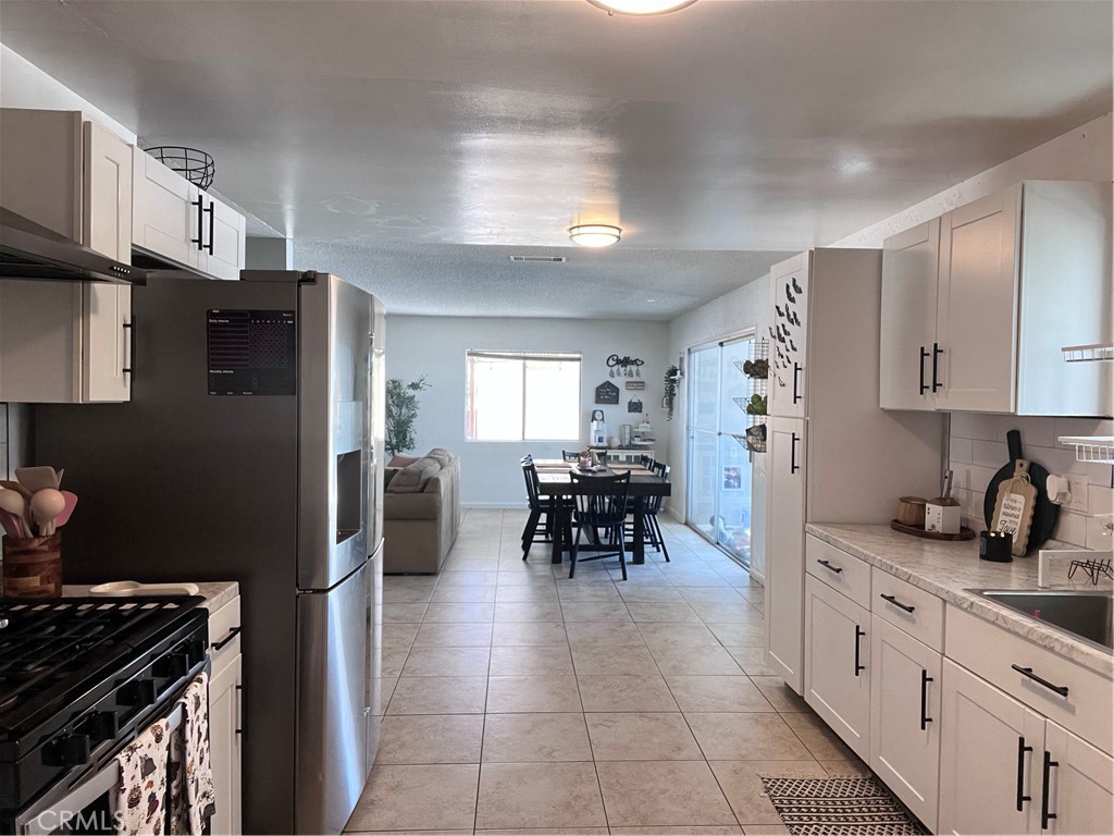 25325 Mountain Cliff