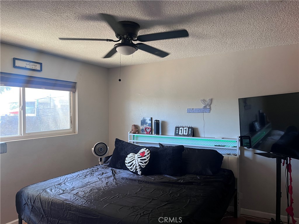 25325 Mountain Cliff
