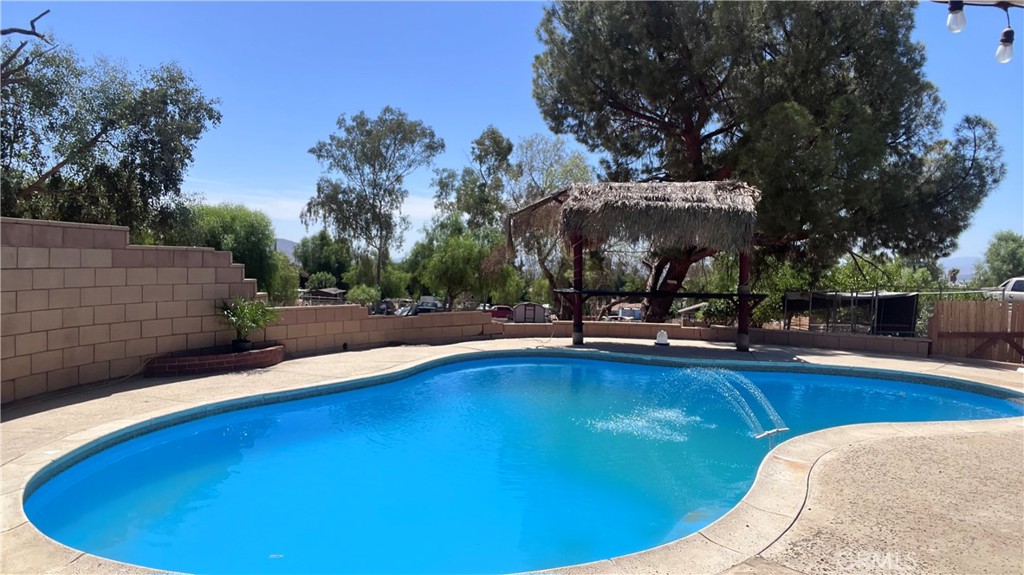 25325 Mountain Cliff
