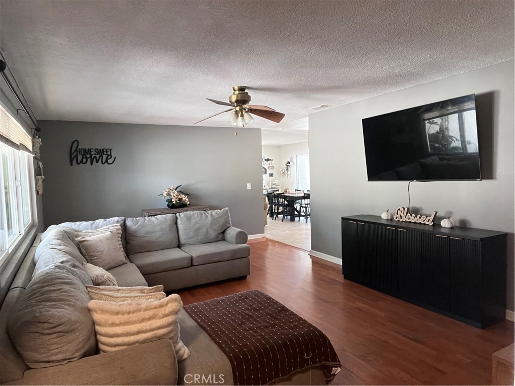 25325 Mountain Cliff