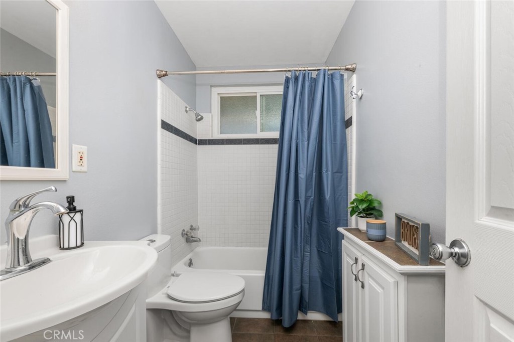 11139 Montlake Drive