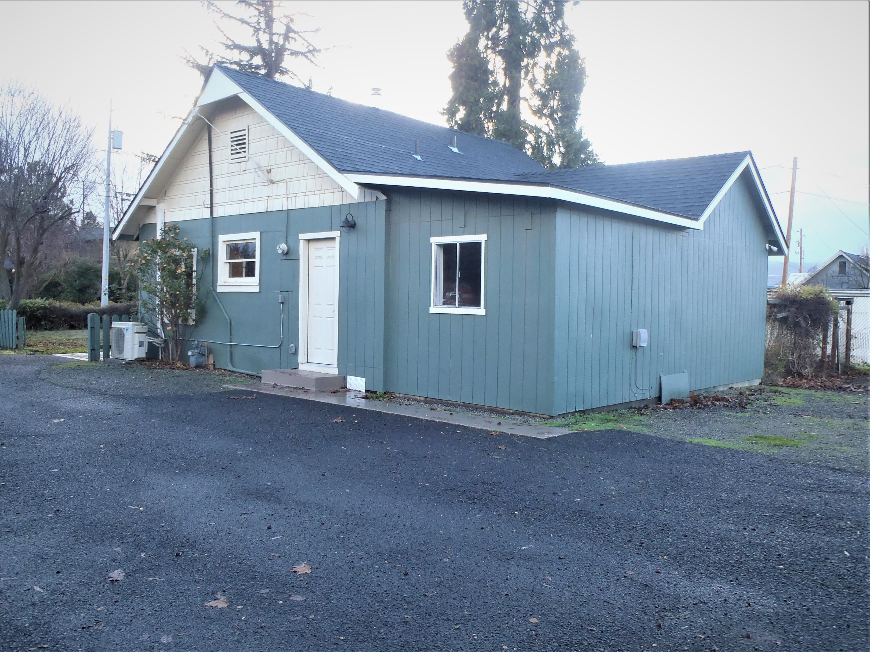 263 Berrydale Avenue