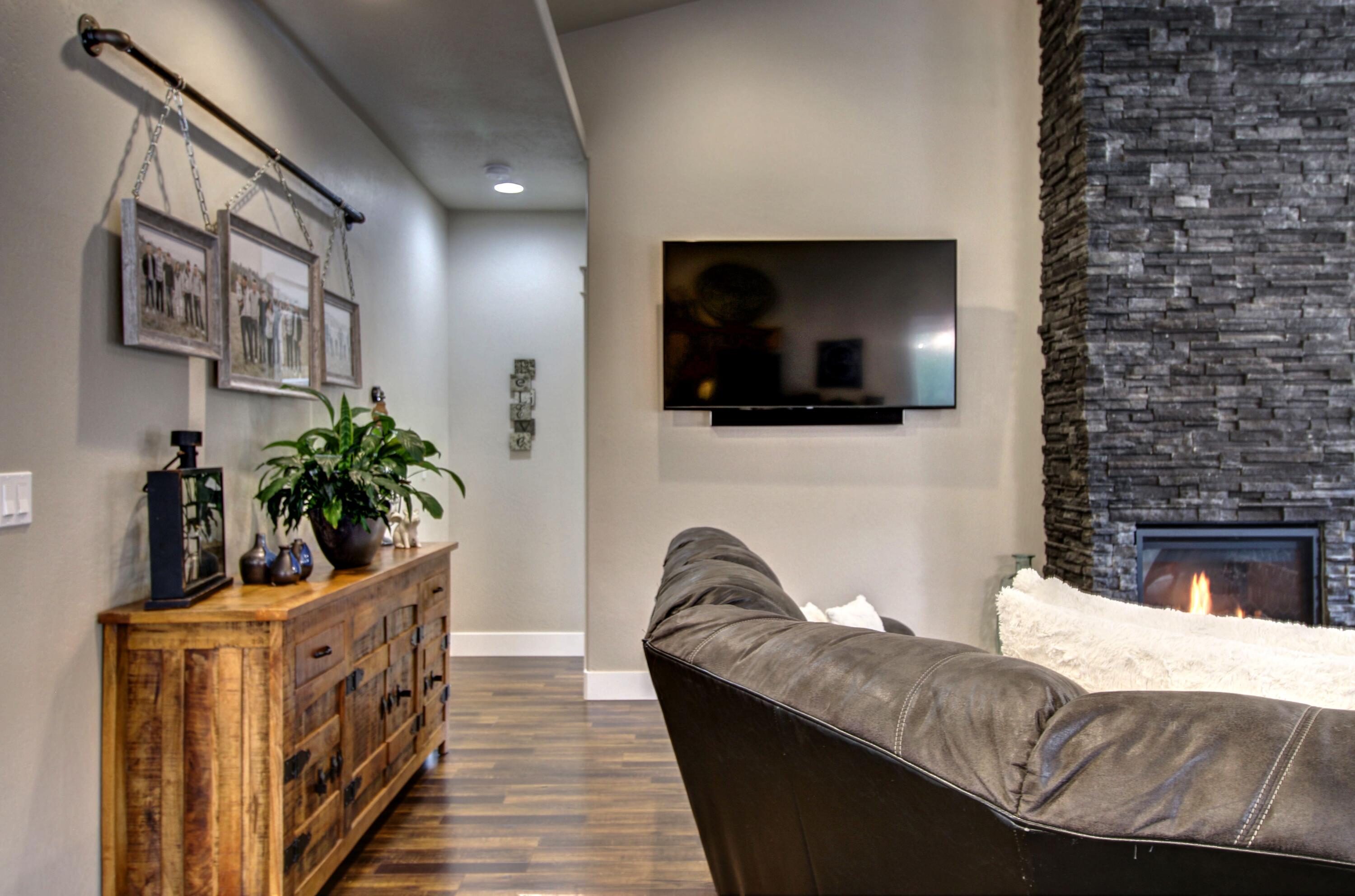 1306 Crestmont Drive