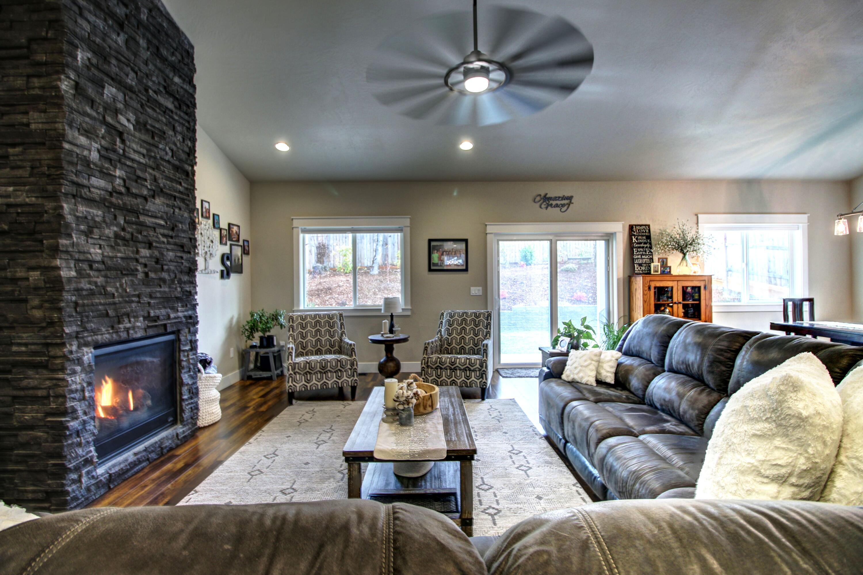 1306 Crestmont Drive