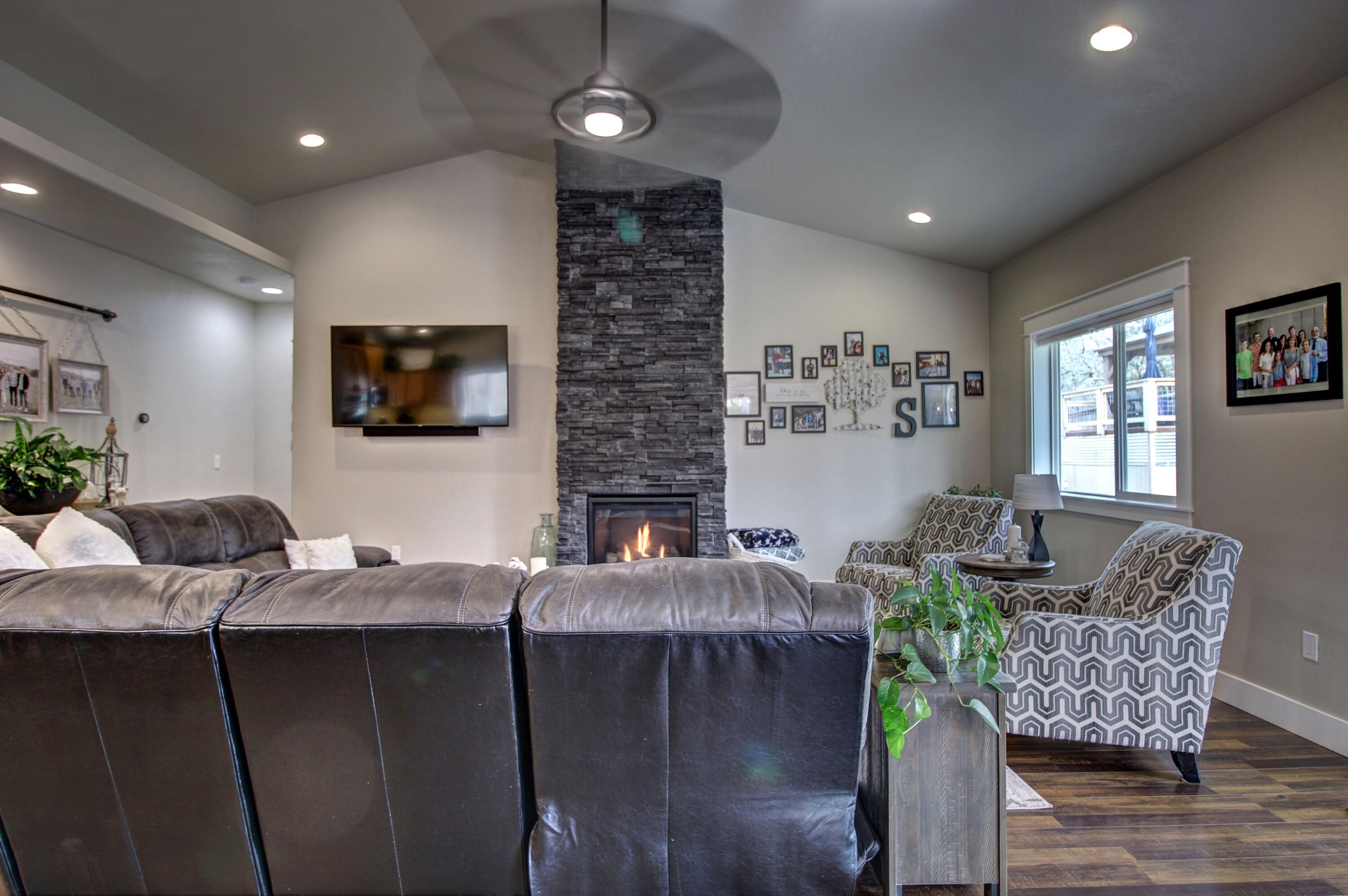 1306 Crestmont Drive