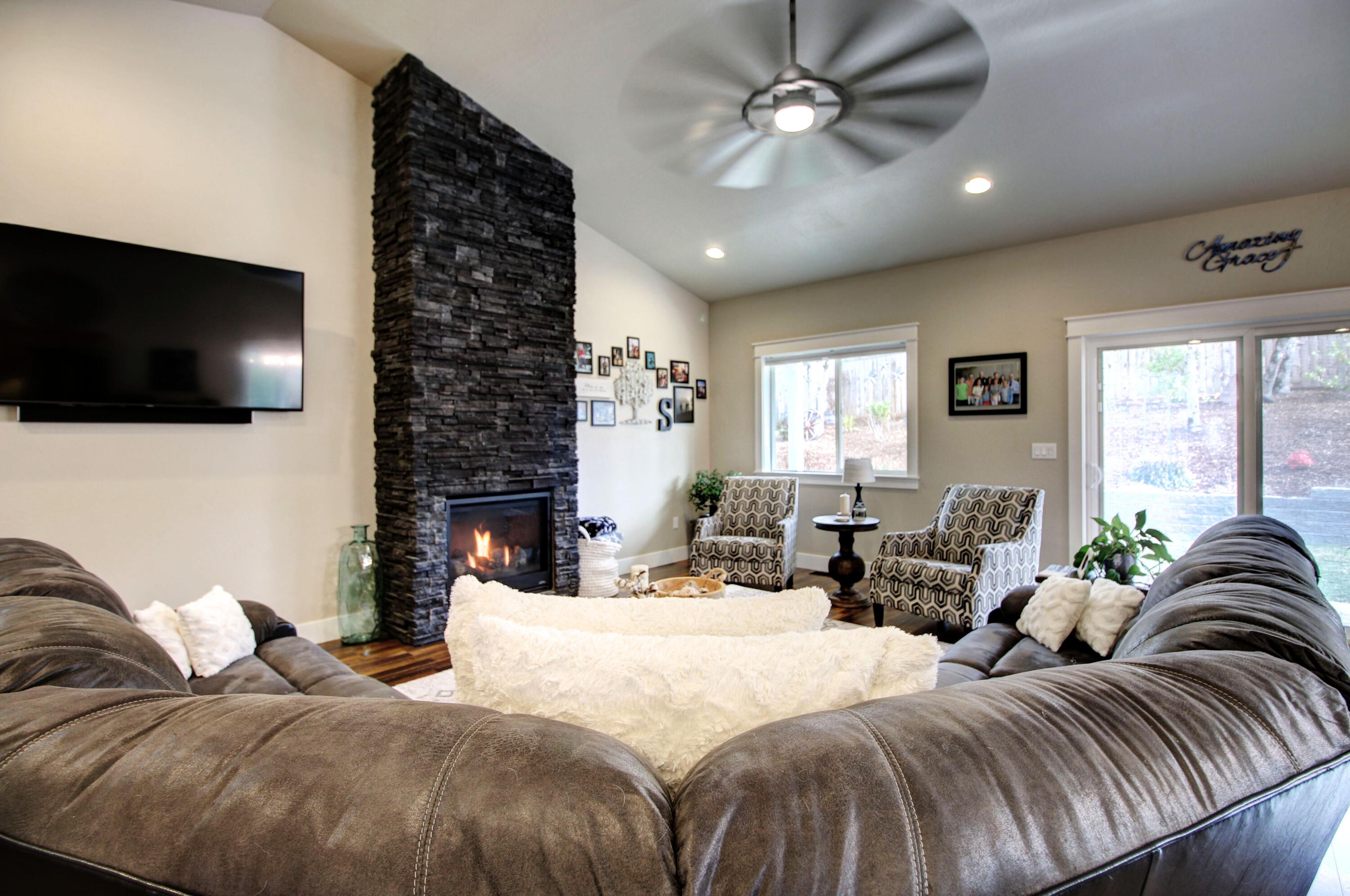 1306 Crestmont Drive