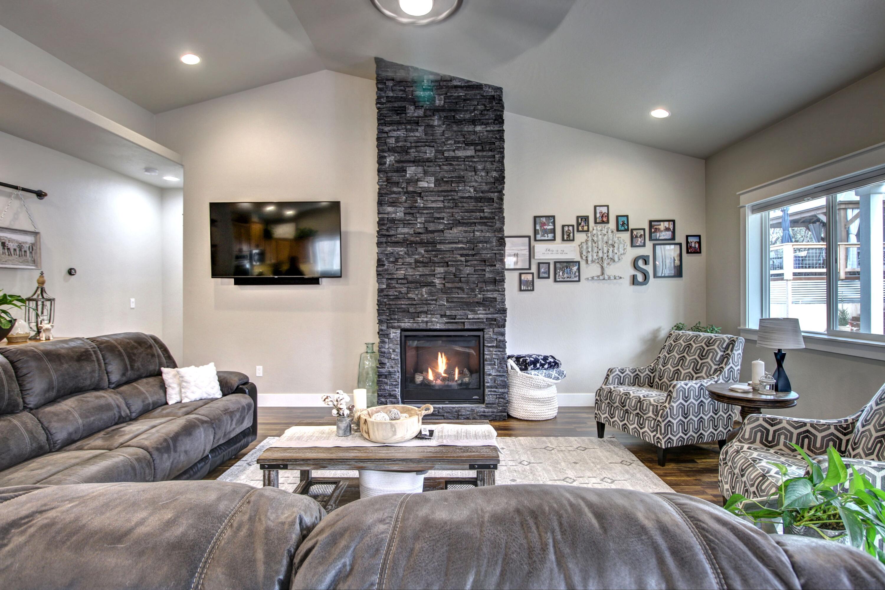 1306 Crestmont Drive