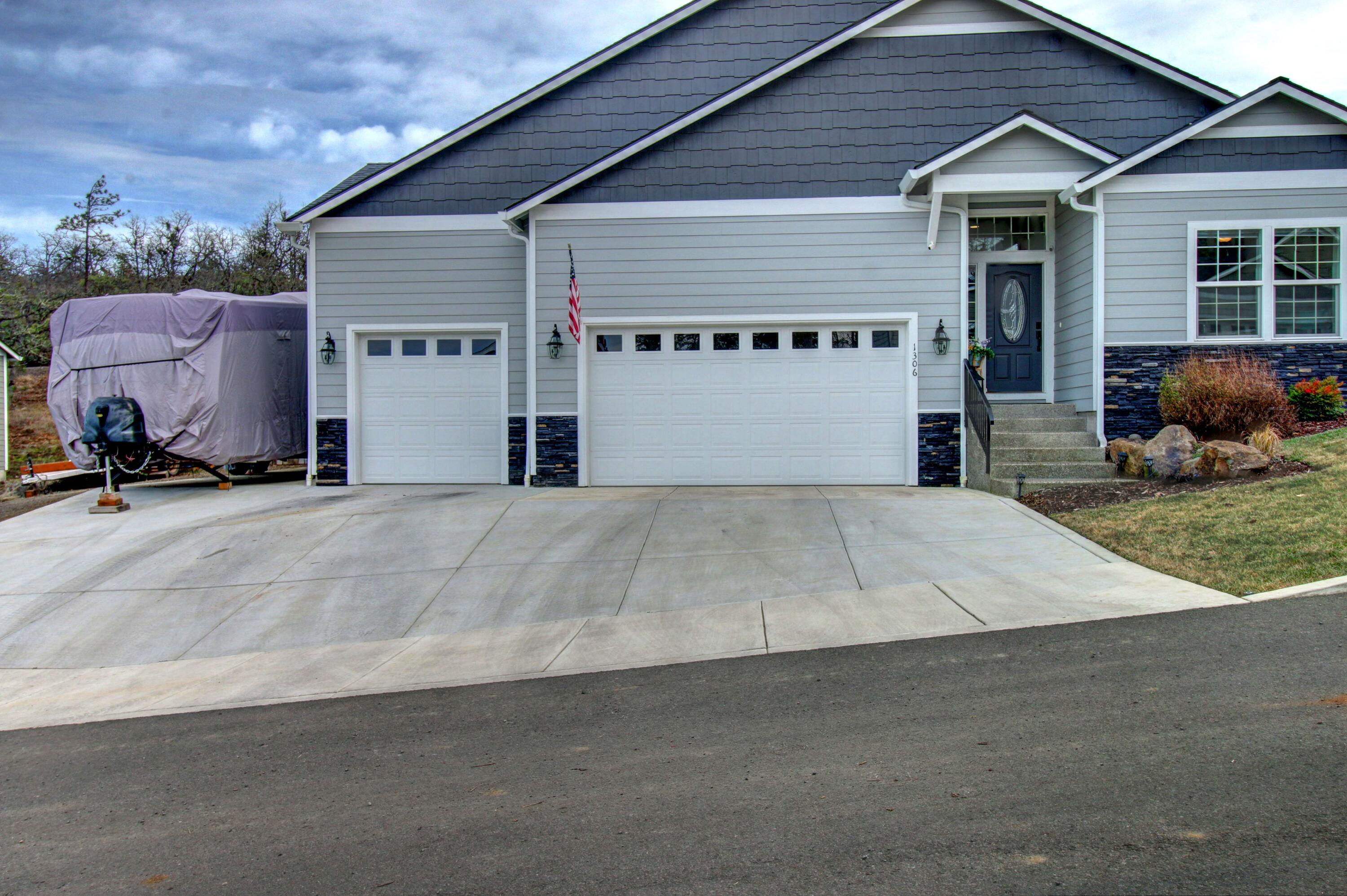 1306 Crestmont Drive