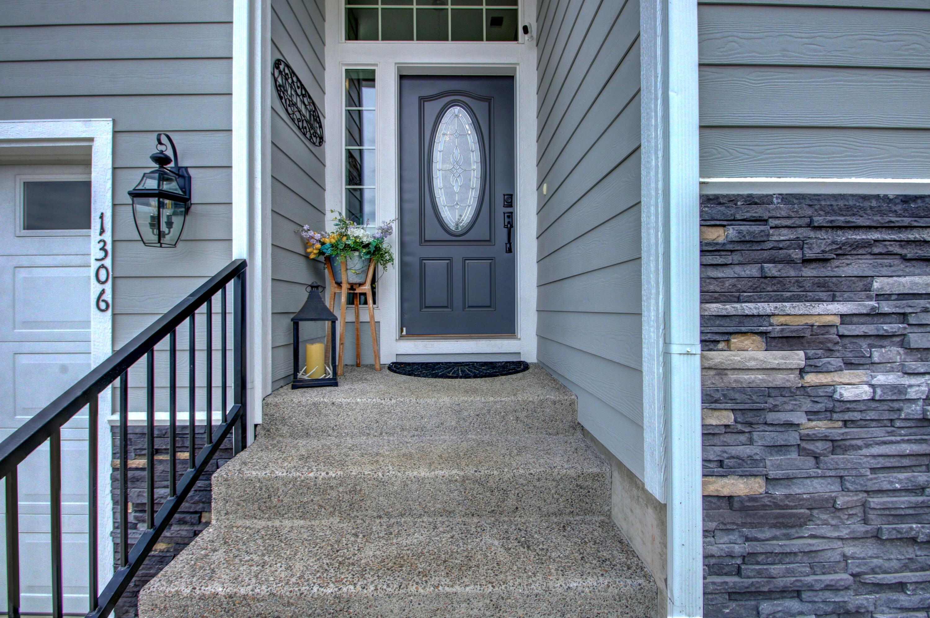 1306 Crestmont Drive