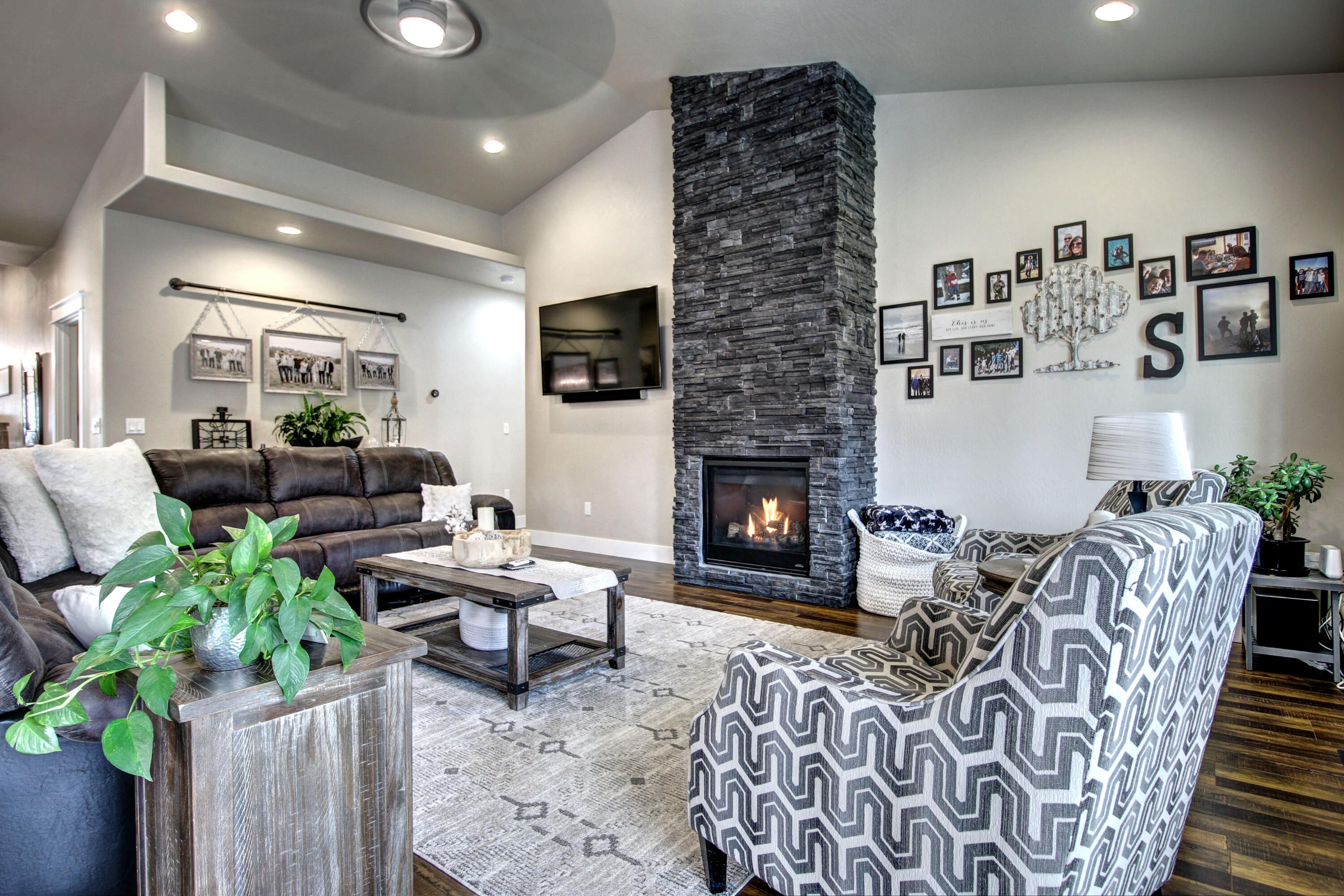 1306 Crestmont Drive