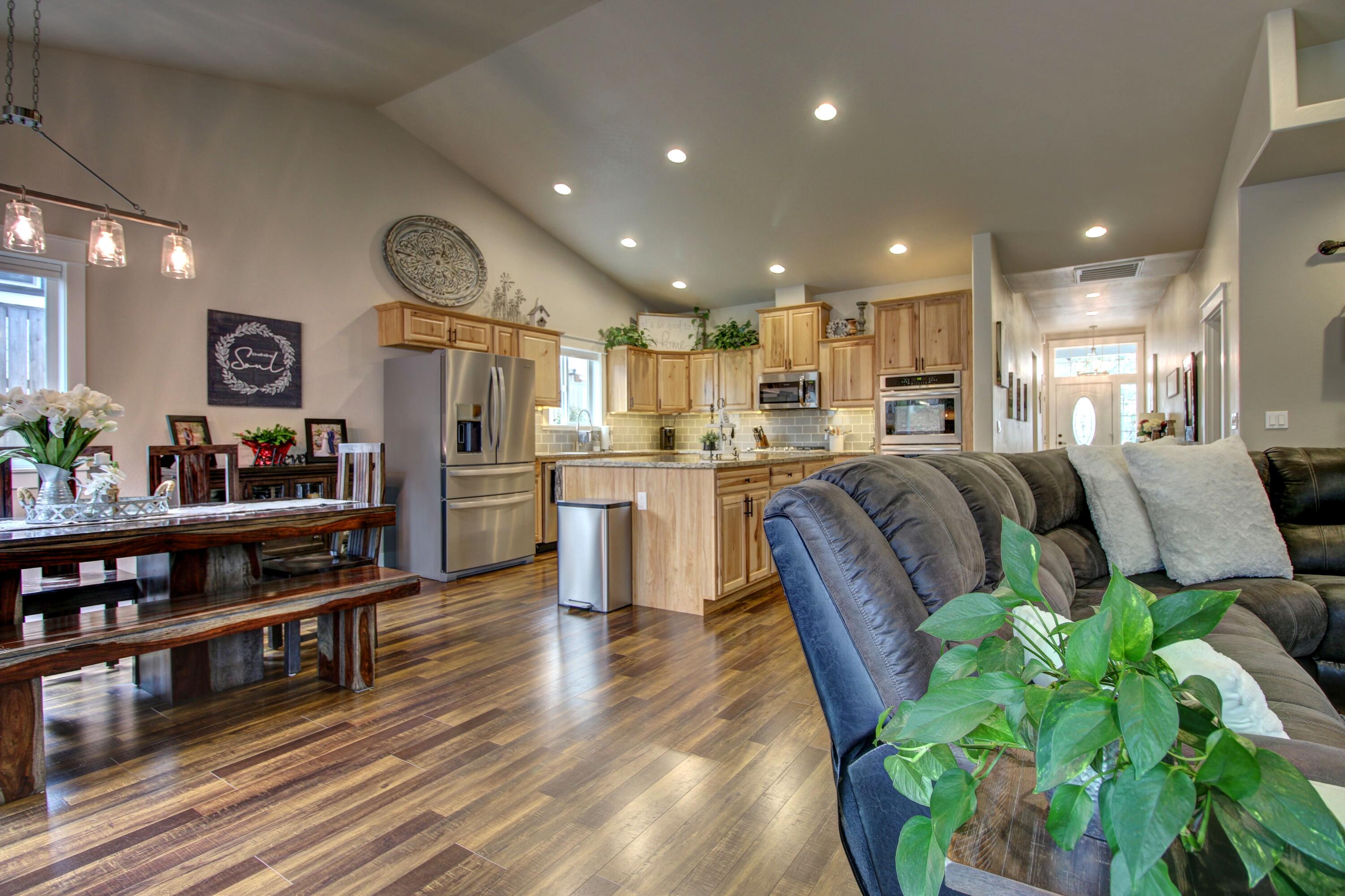 1306 Crestmont Drive