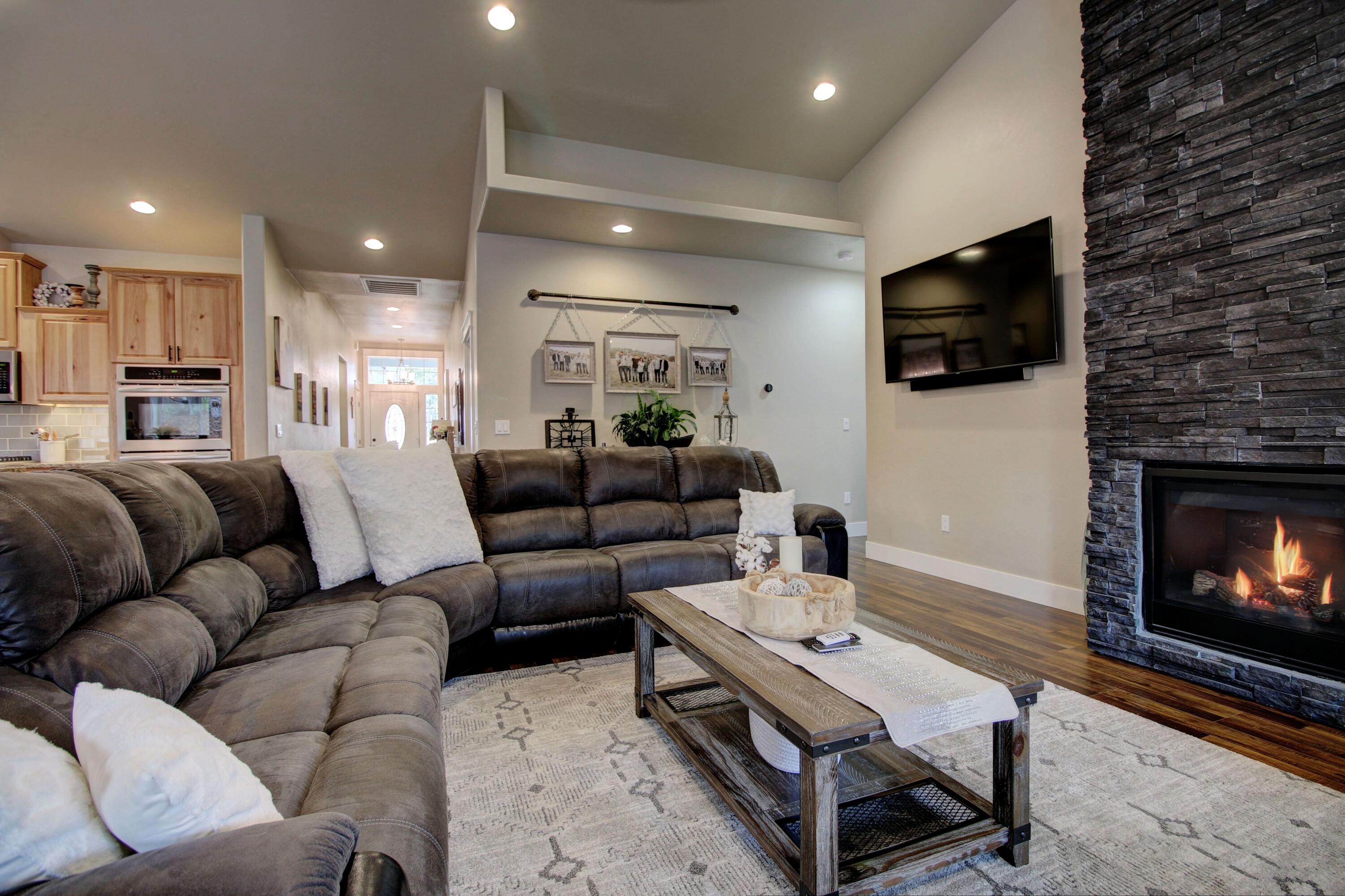 1306 Crestmont Drive