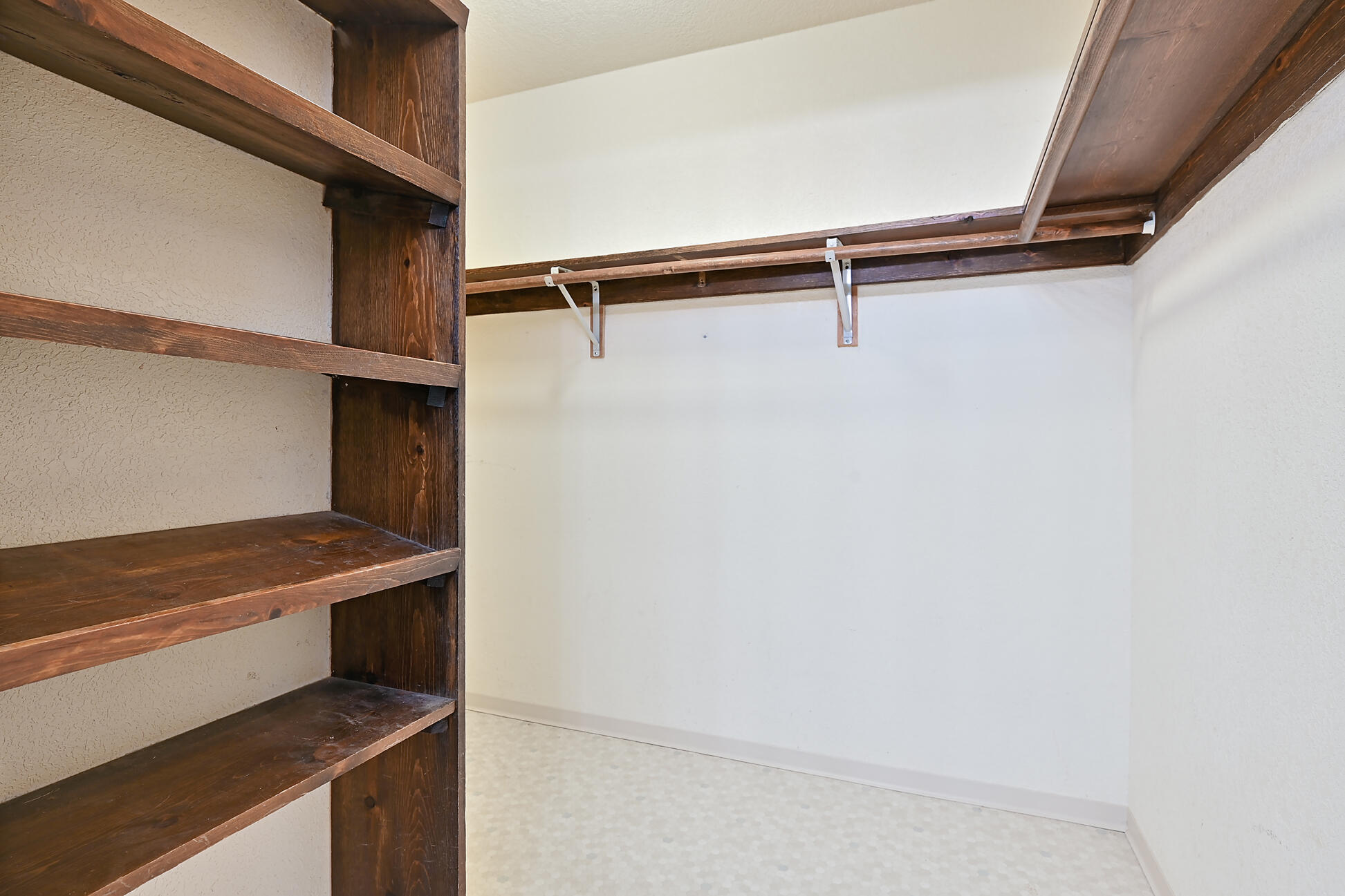 1039 NW Starlite Place