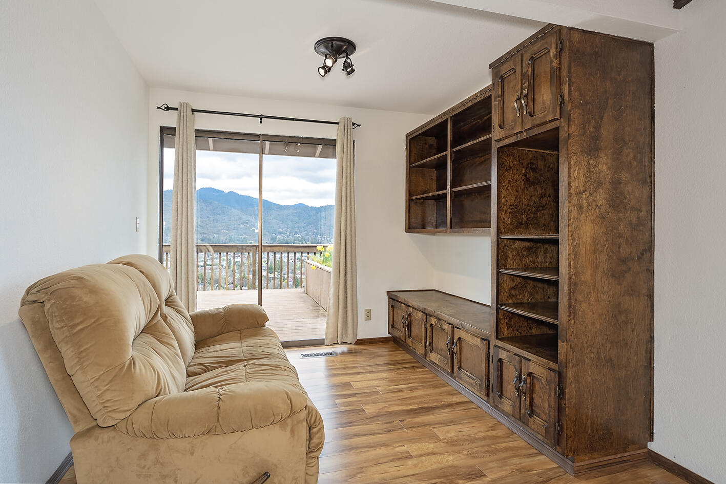 1039 NW Starlite Place