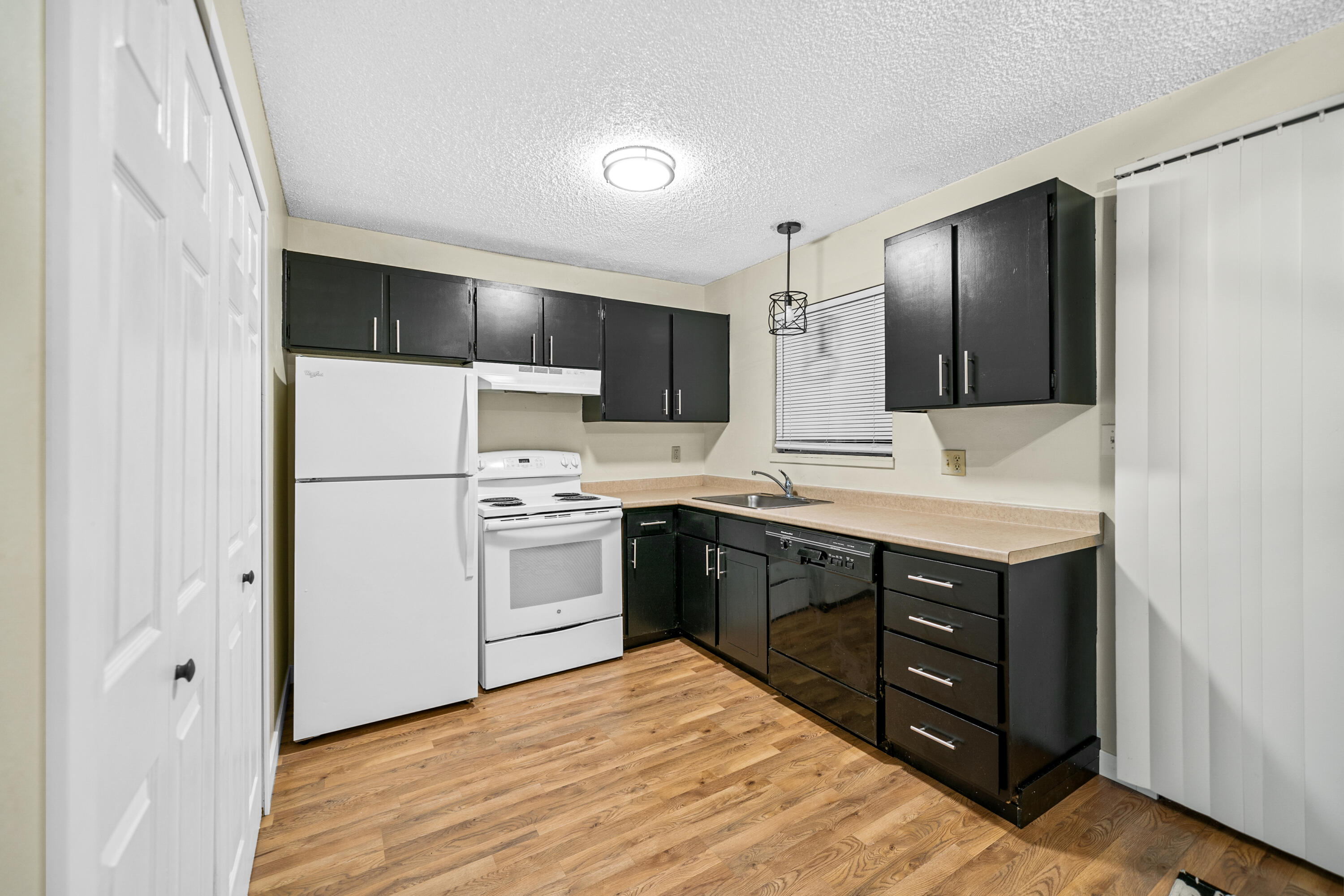 1800 Crater Lake Avenue, 28