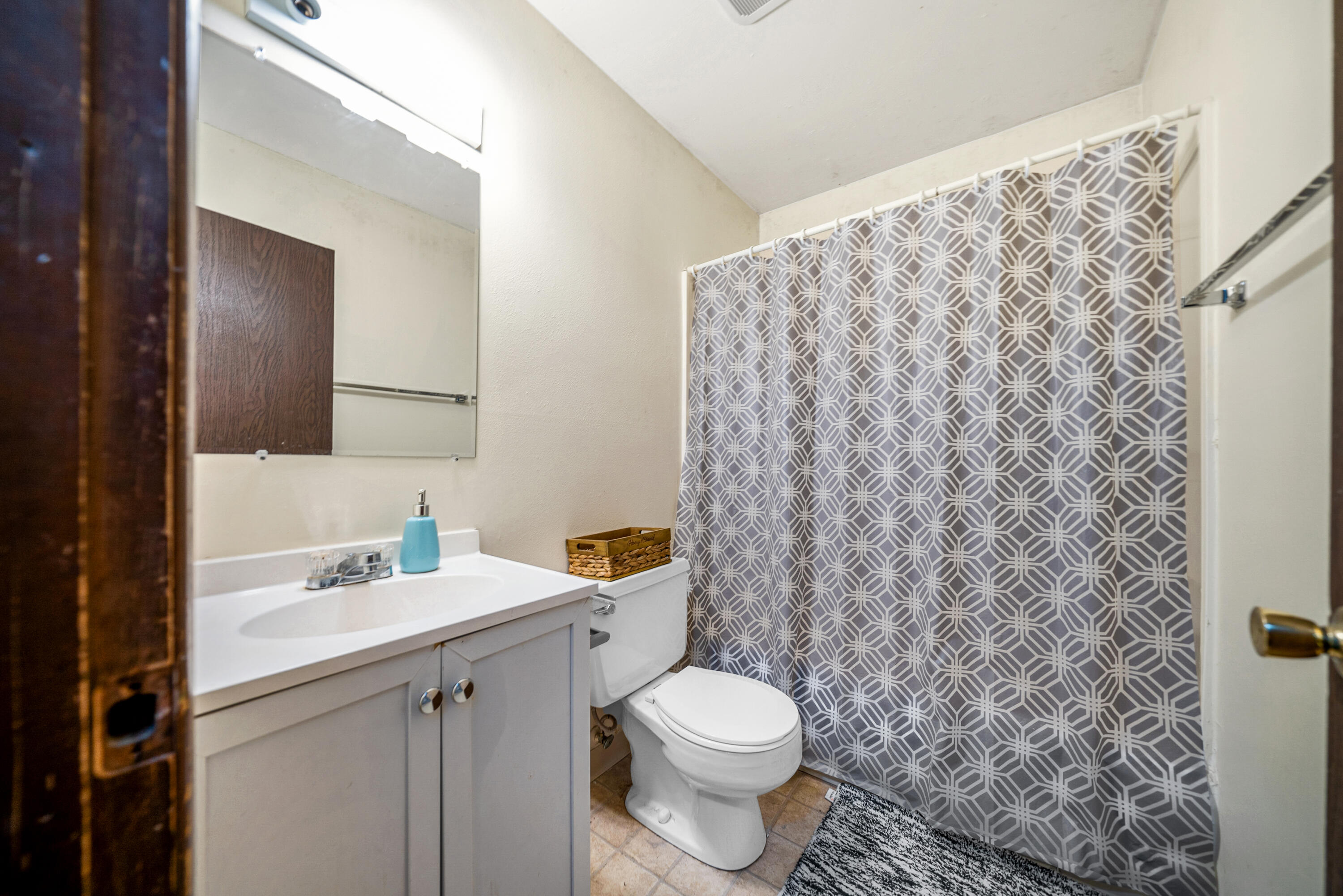 1800 Crater Lake Avenue, 28