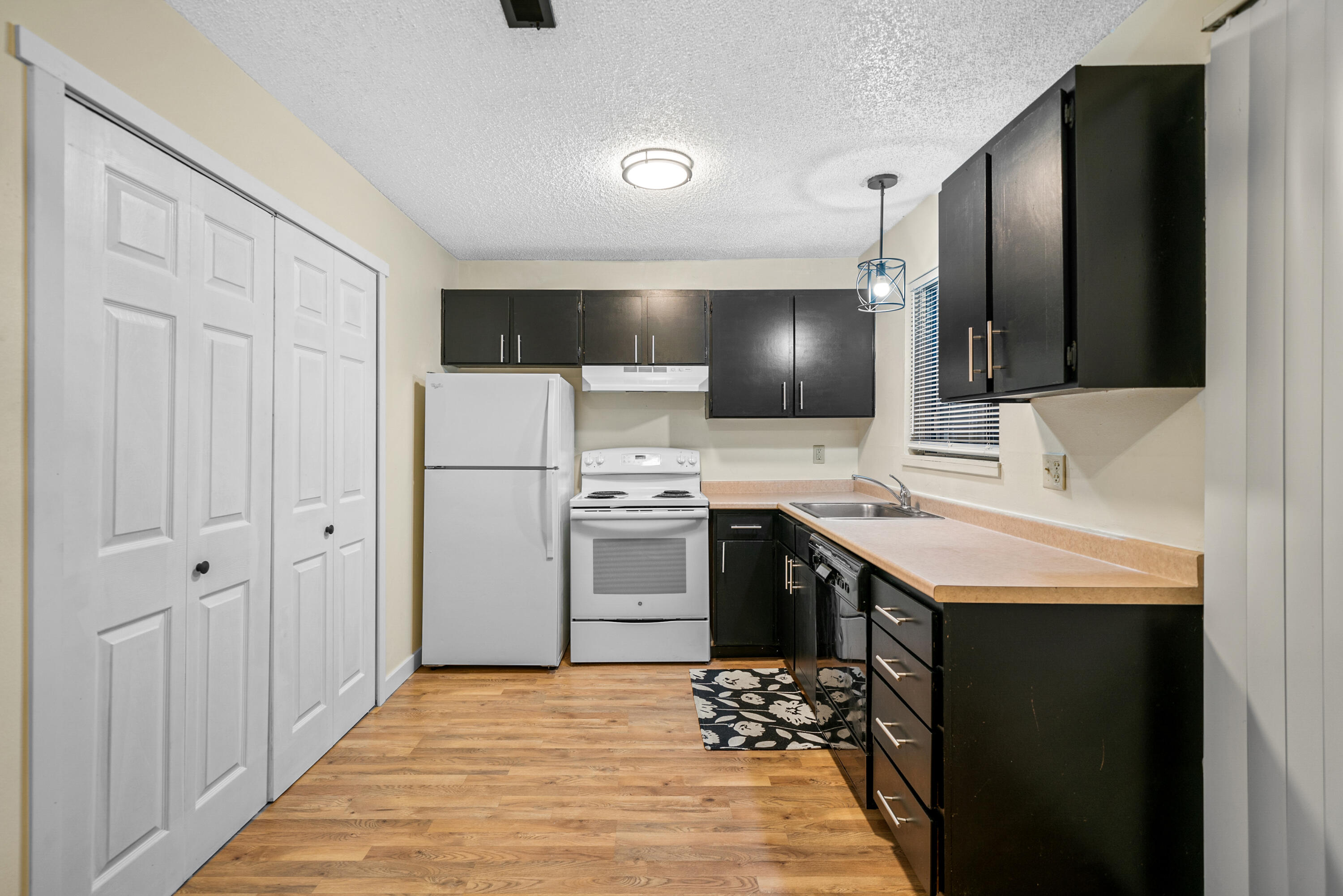 1800 Crater Lake Avenue, 28