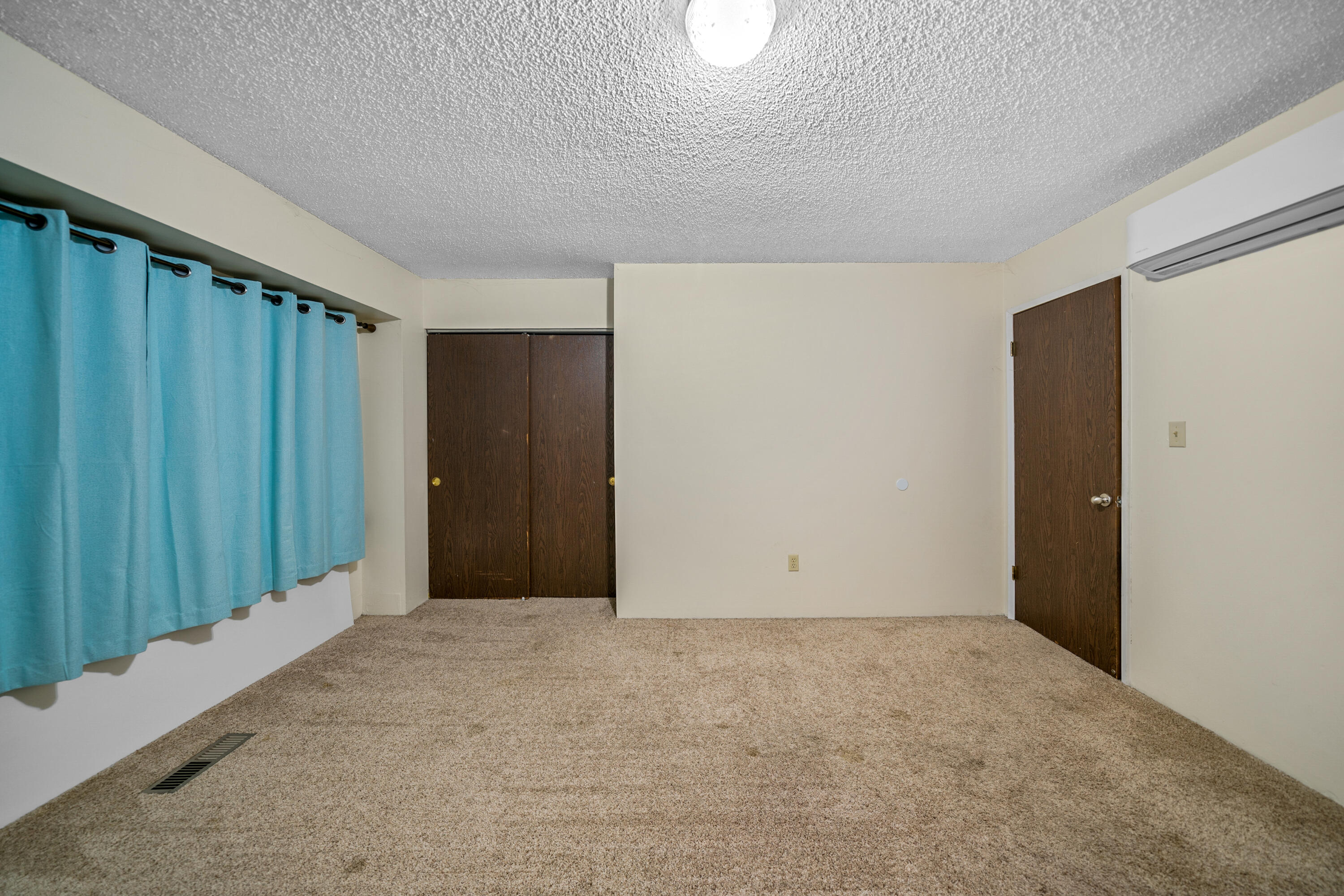 1800 Crater Lake Avenue, 28