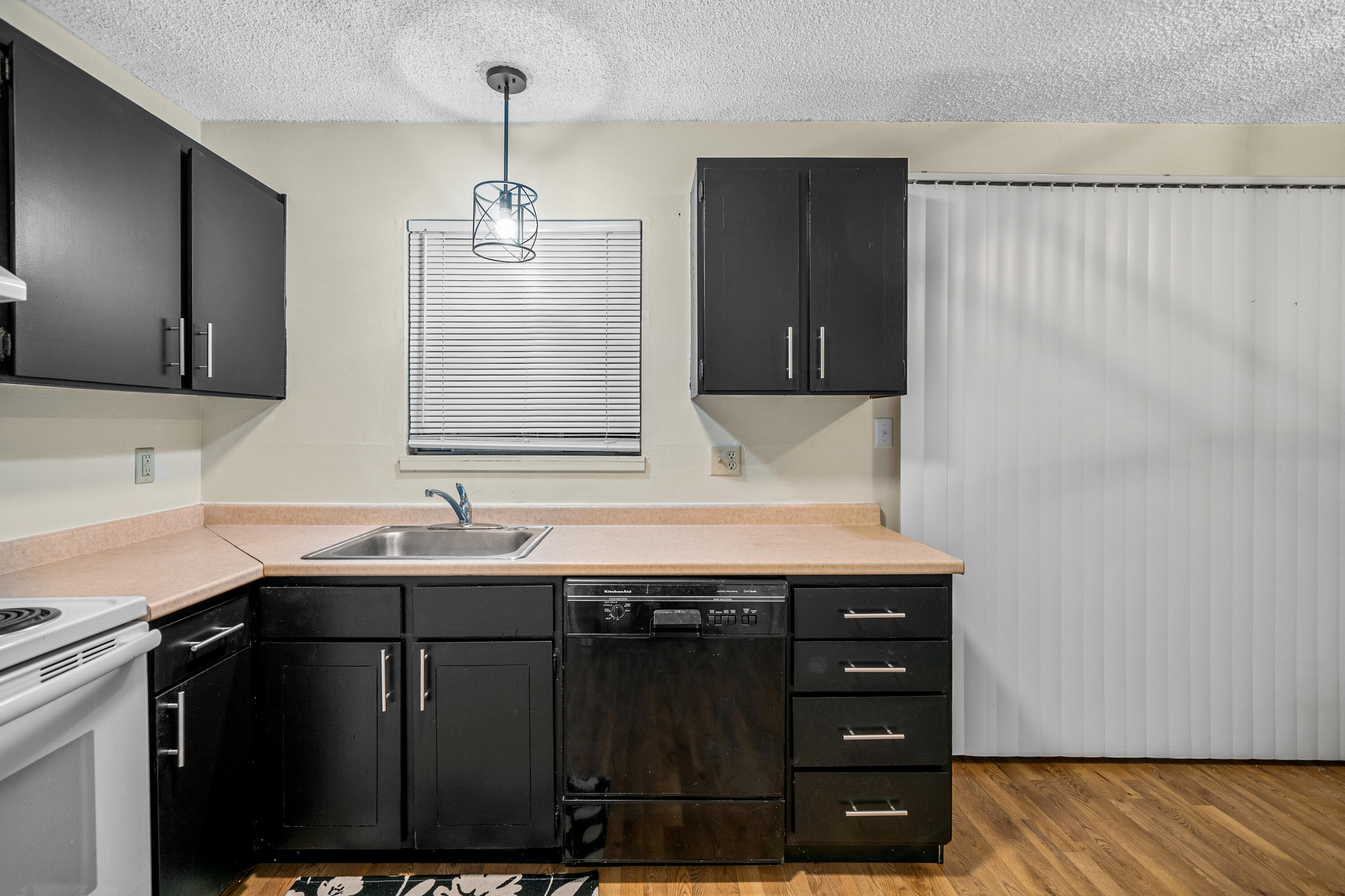 1800 Crater Lake Avenue, 28