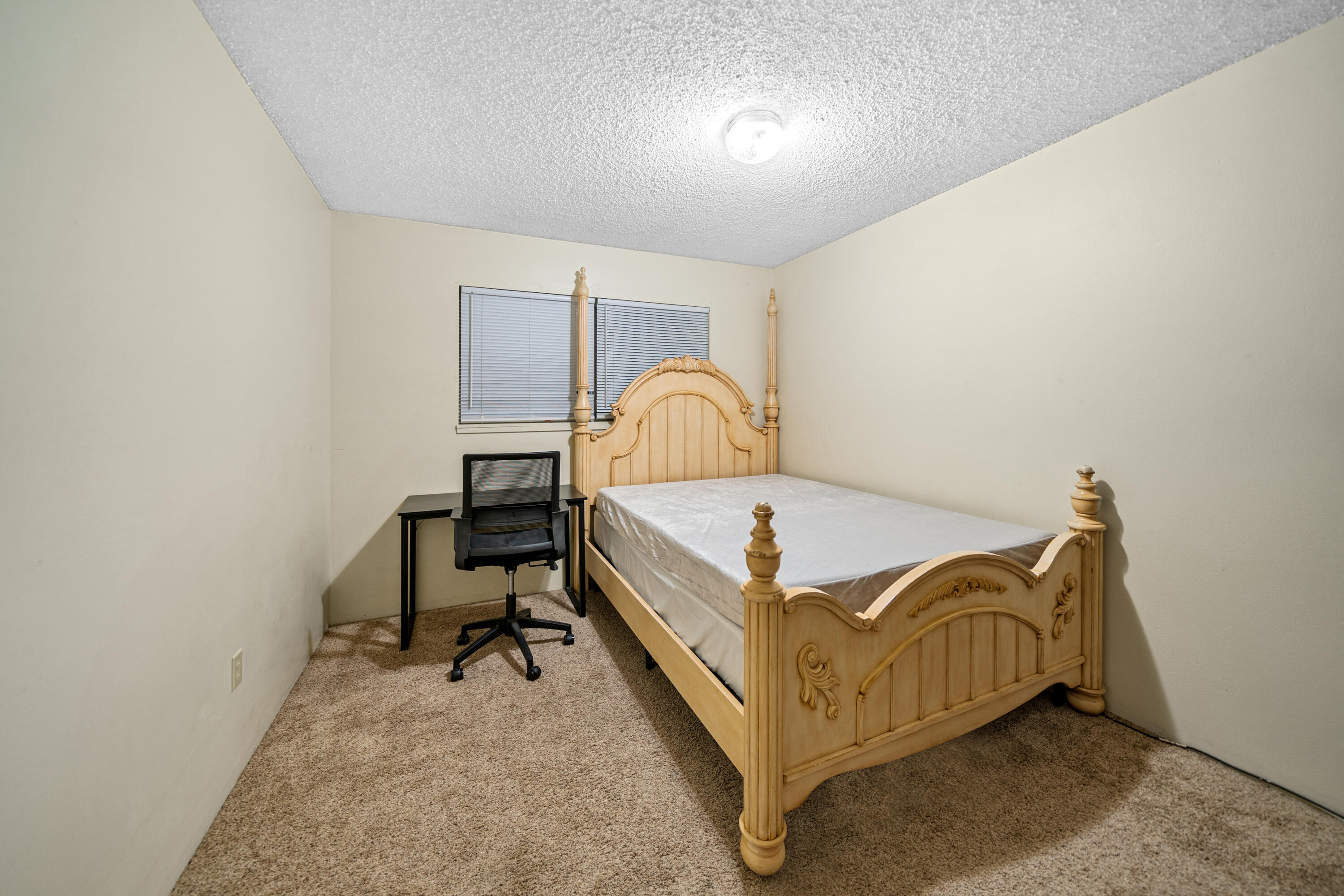 1800 Crater Lake Avenue, 28