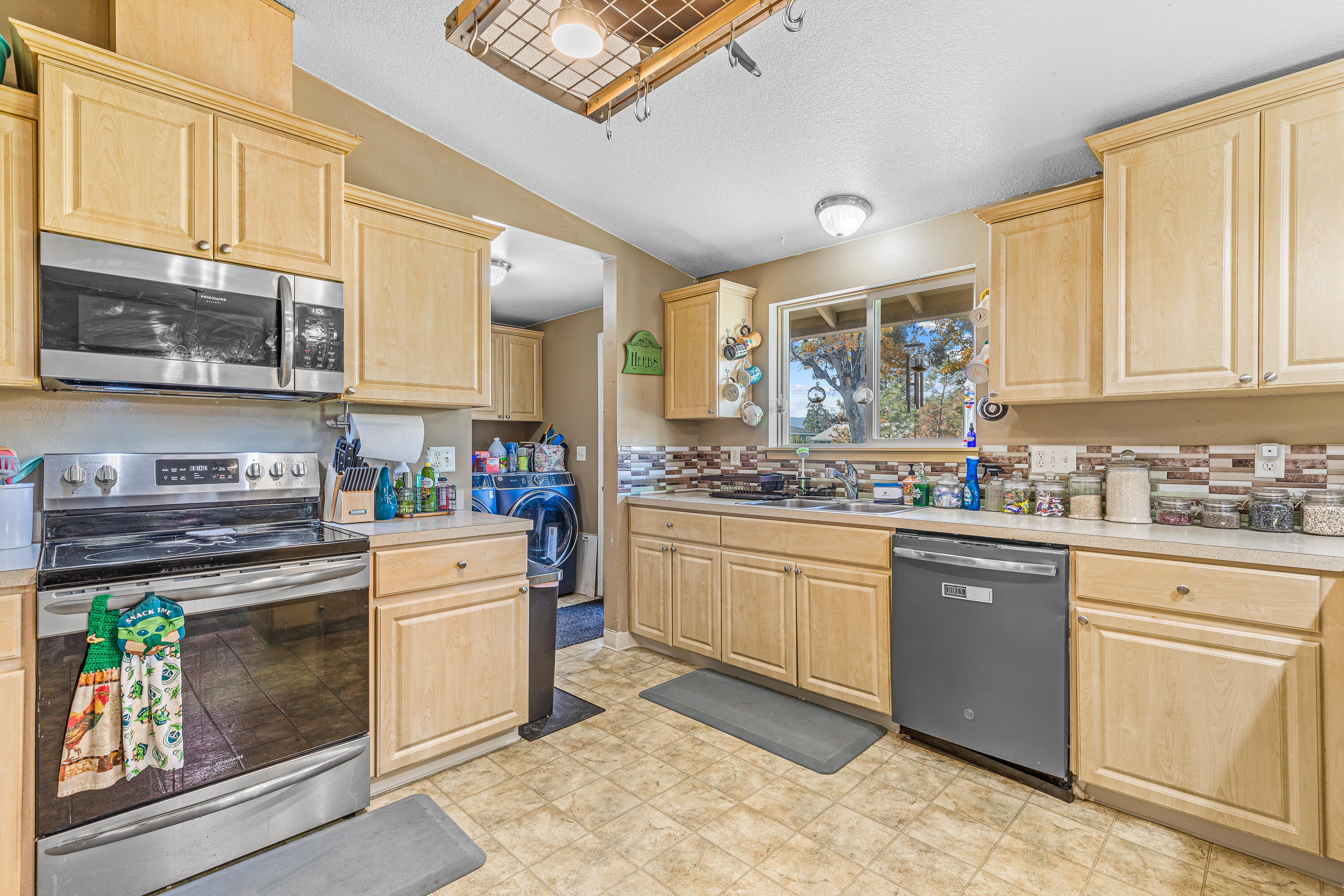 6569 Oakhurst Street