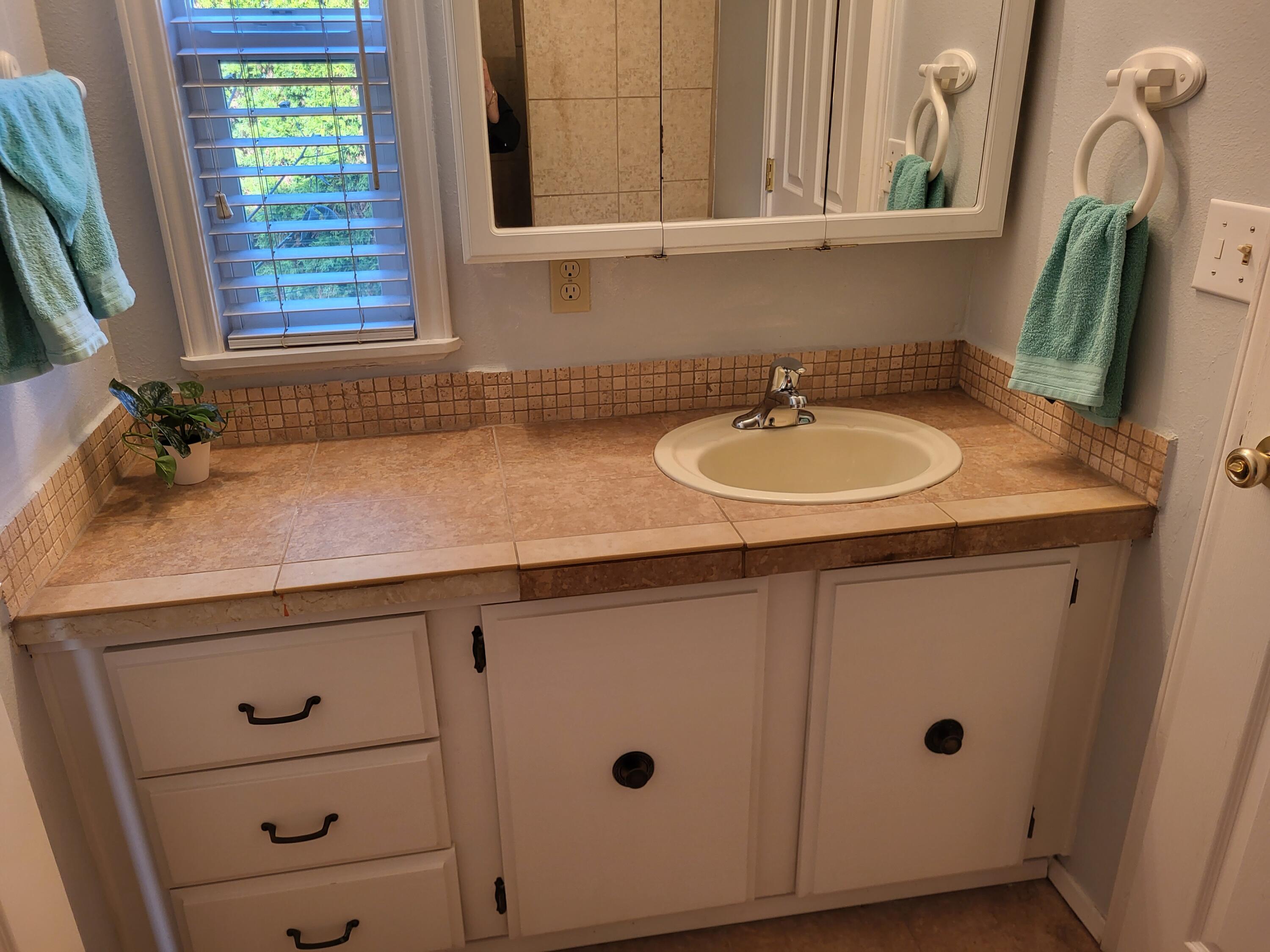 515 E Main Street, 1