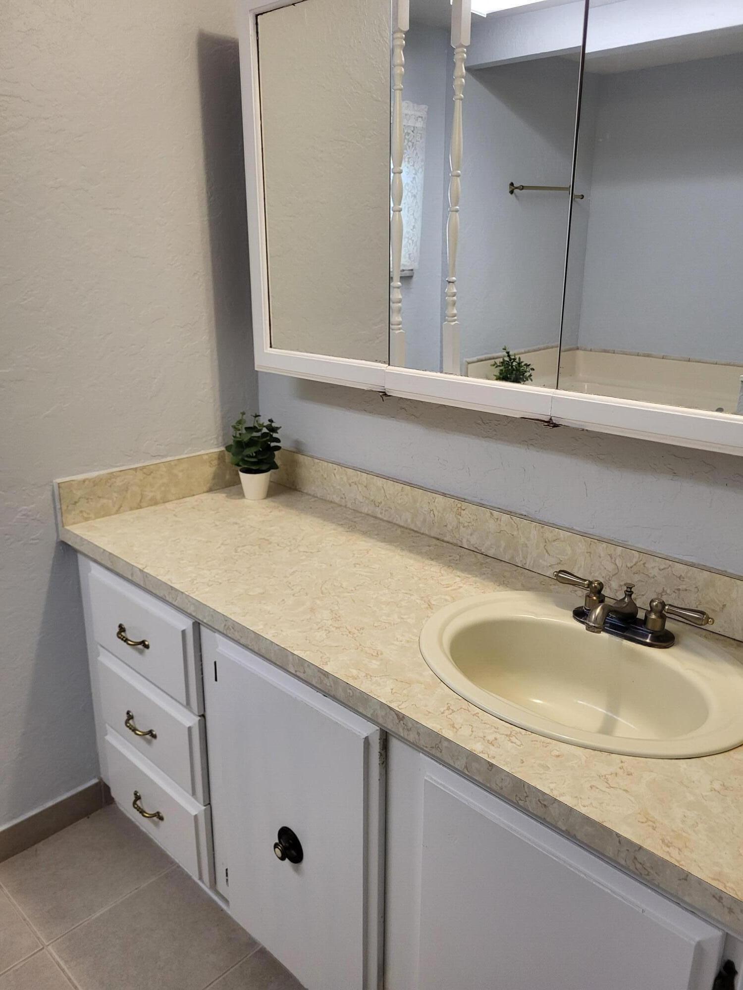 515 E Main Street, 1