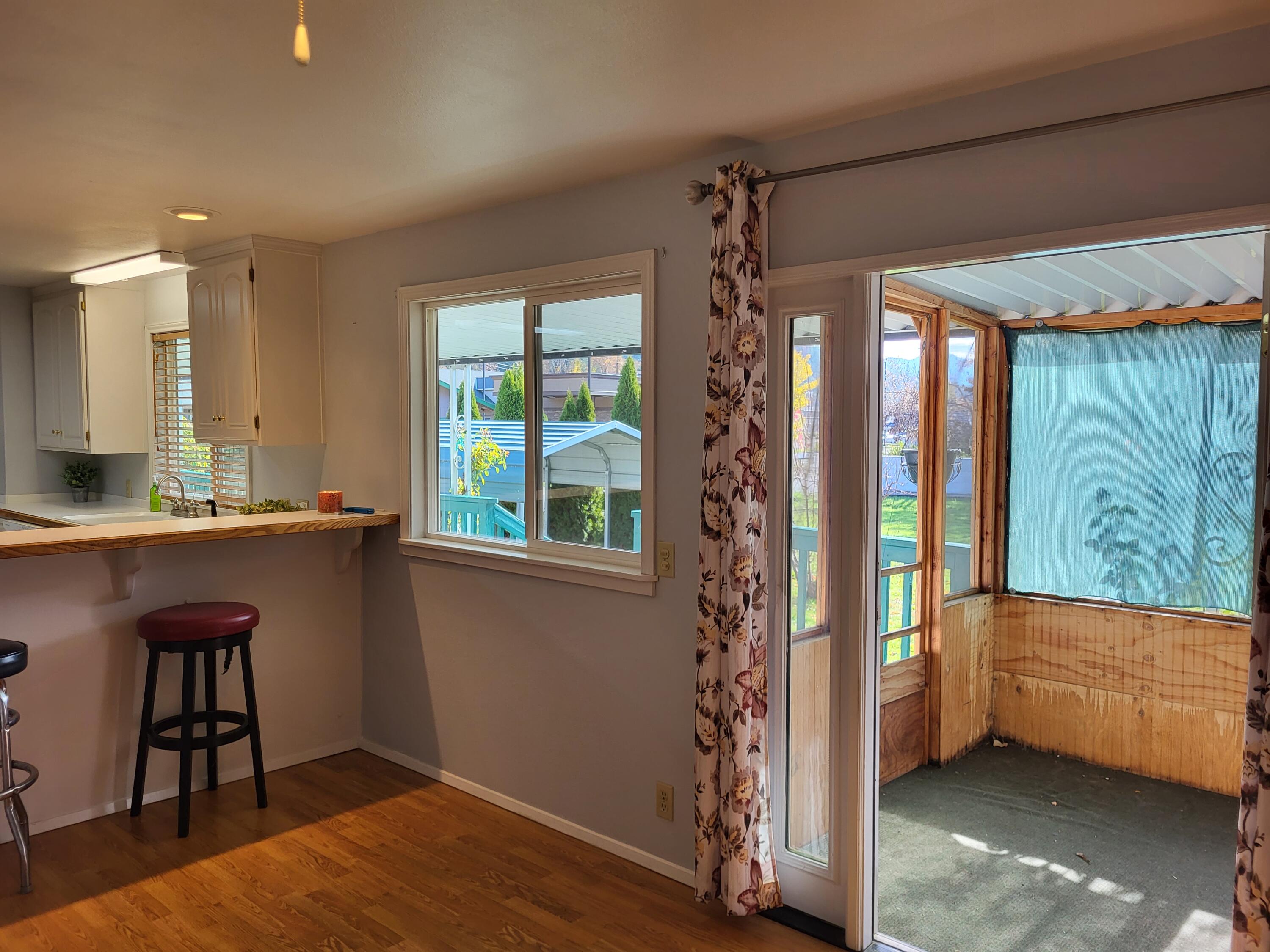 515 E Main Street, 1