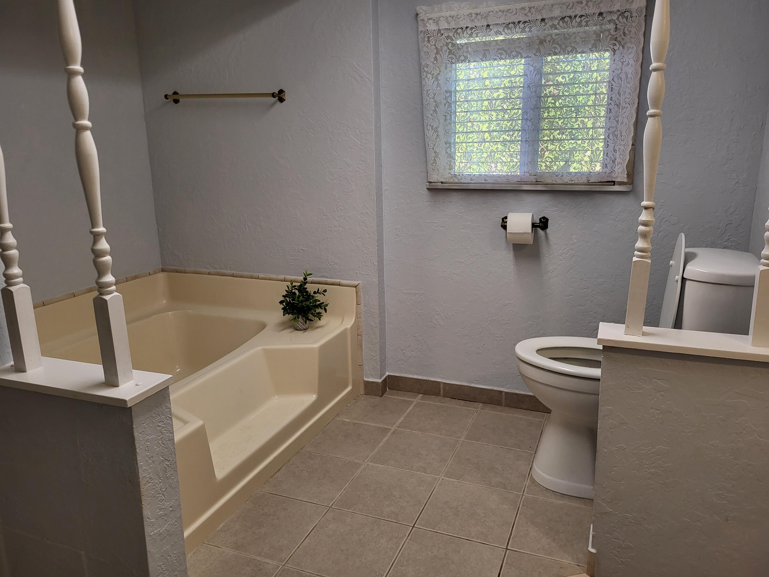 515 E Main Street, 1