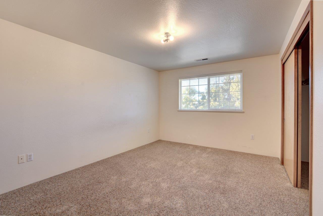 1068 Glengrove Avenue