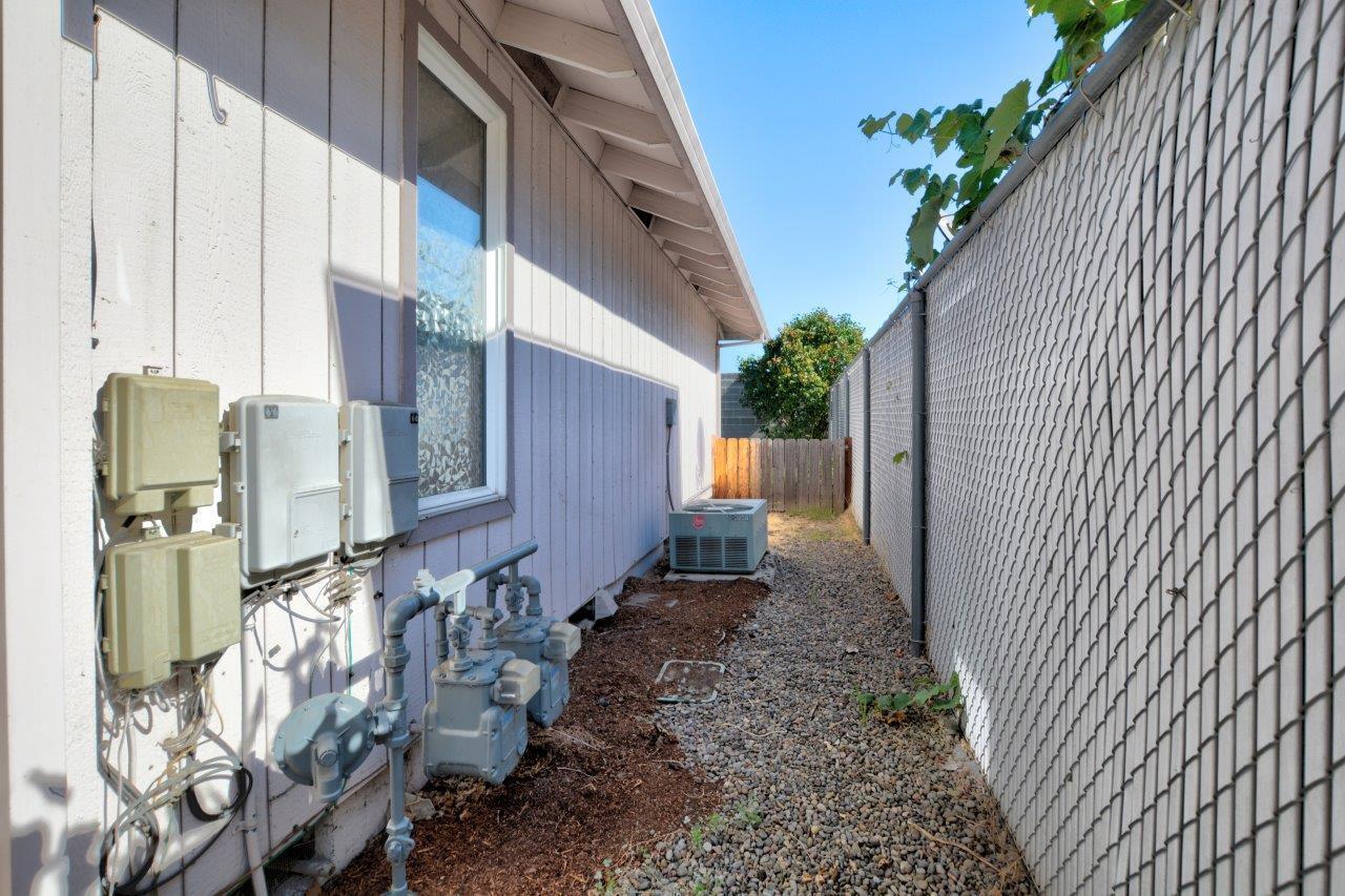 1068 Glengrove Avenue