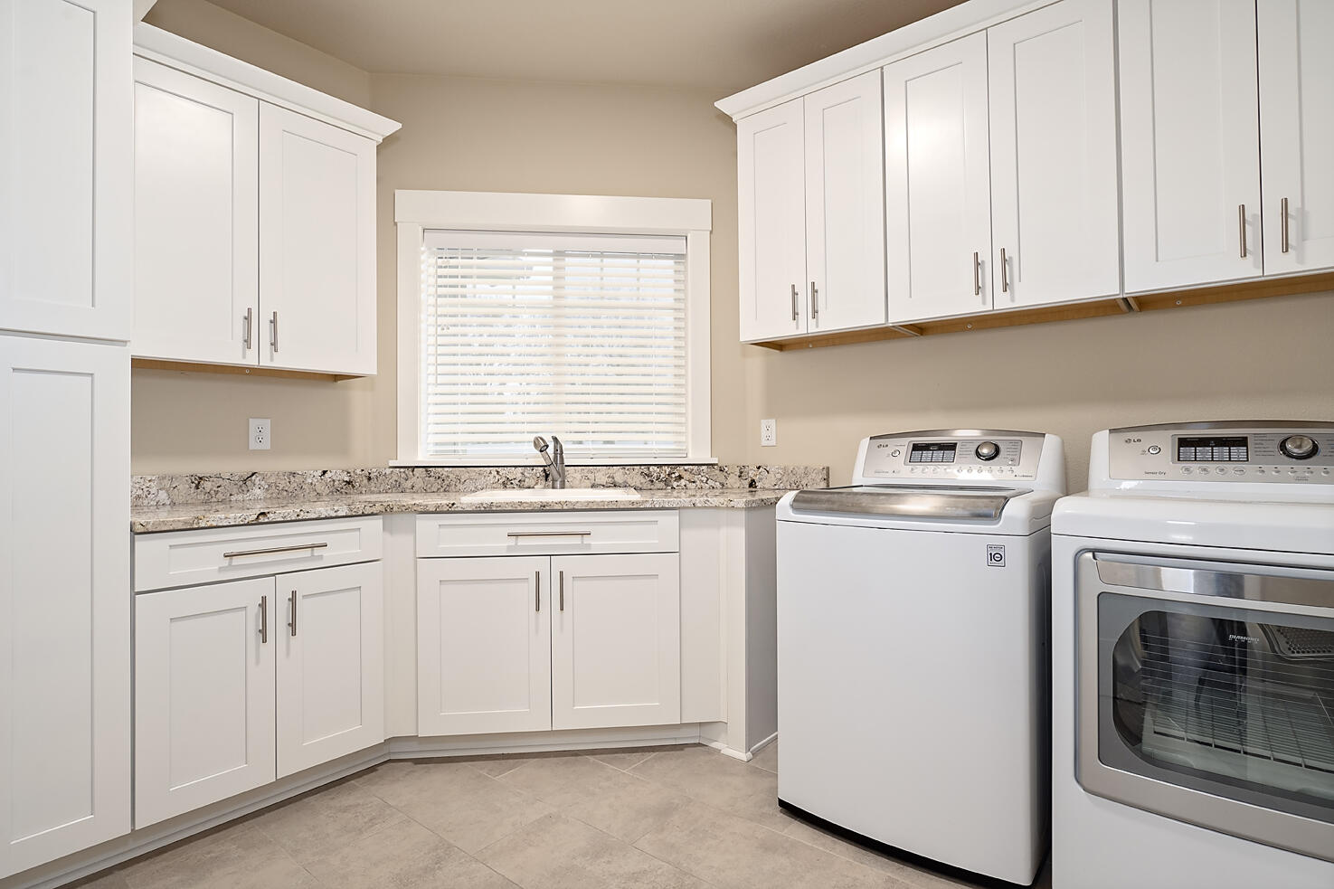 203 Skyhawk Drive, Eagle Point