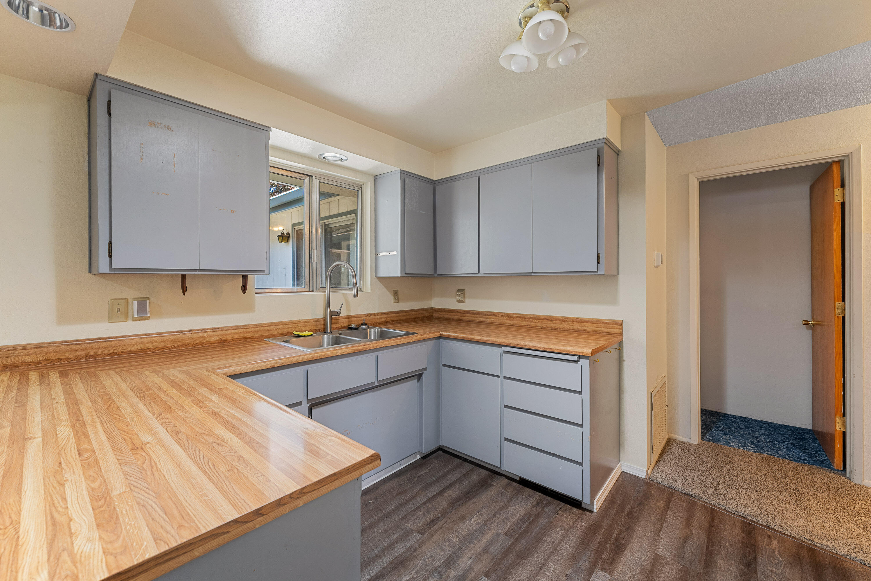 1606 SW Heather Drive