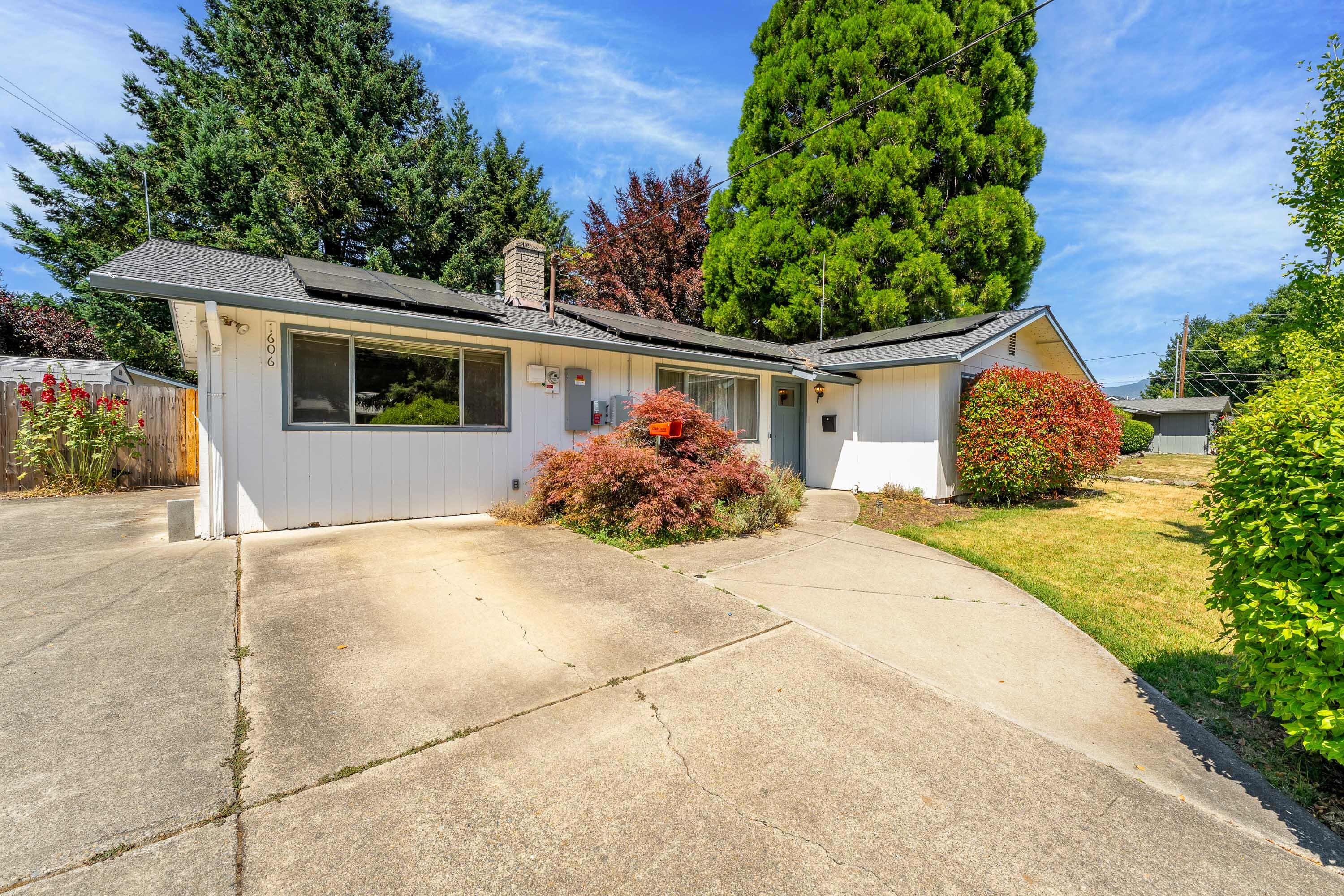 1606 SW Heather Drive