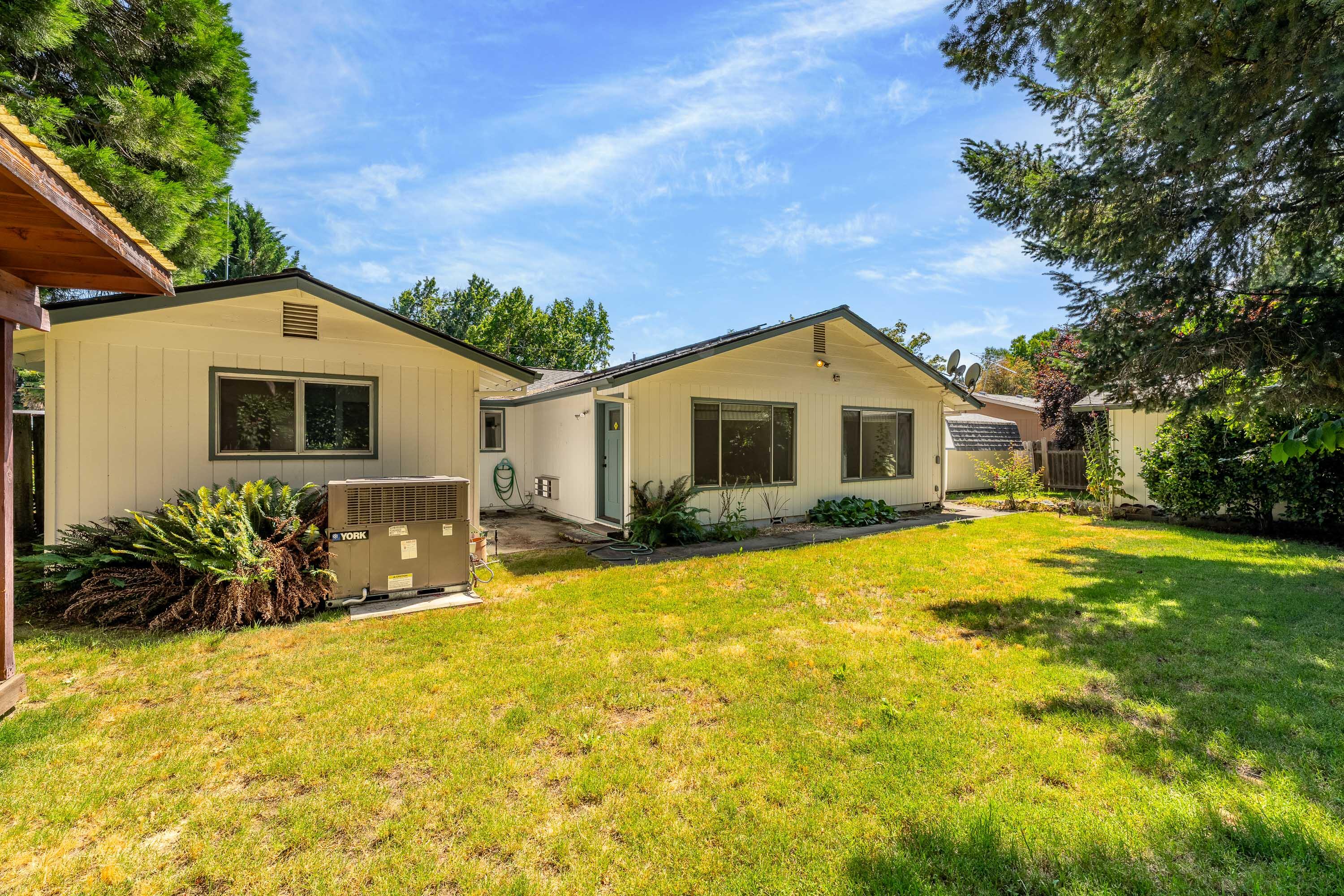 1606 SW Heather Drive