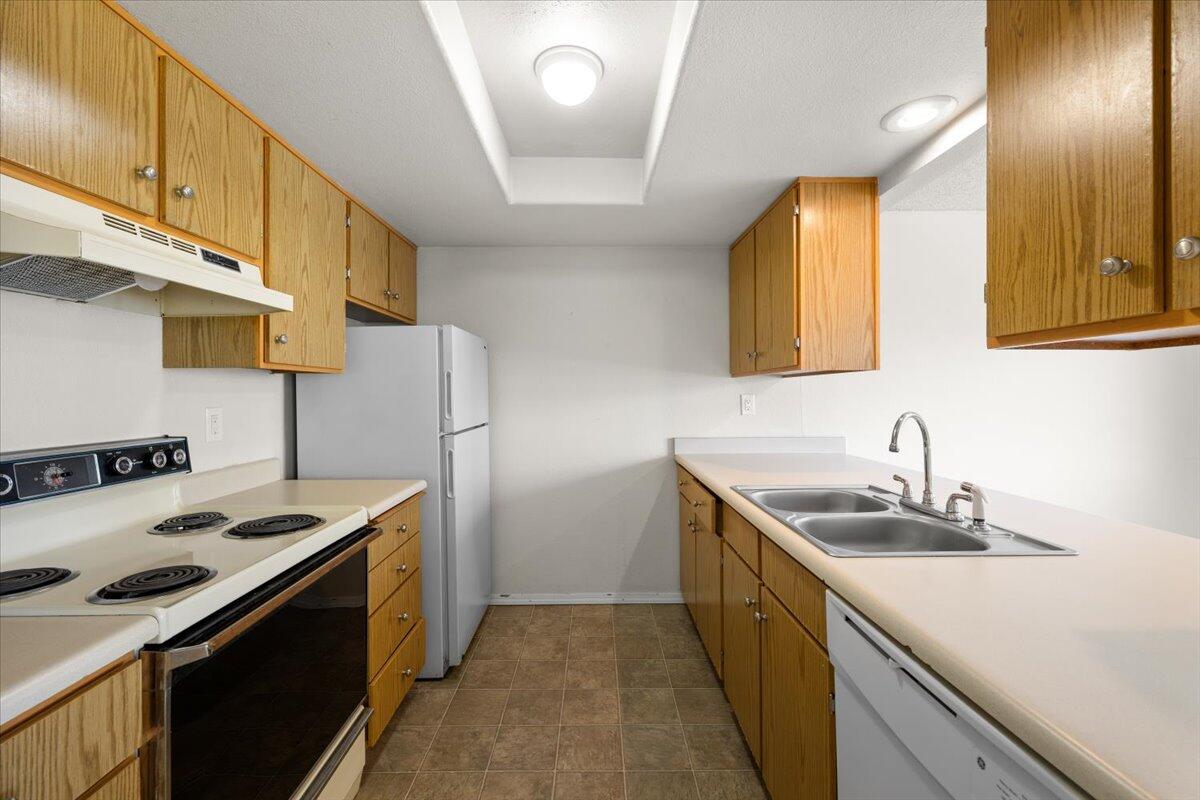 2101 Poplar Drive, 69