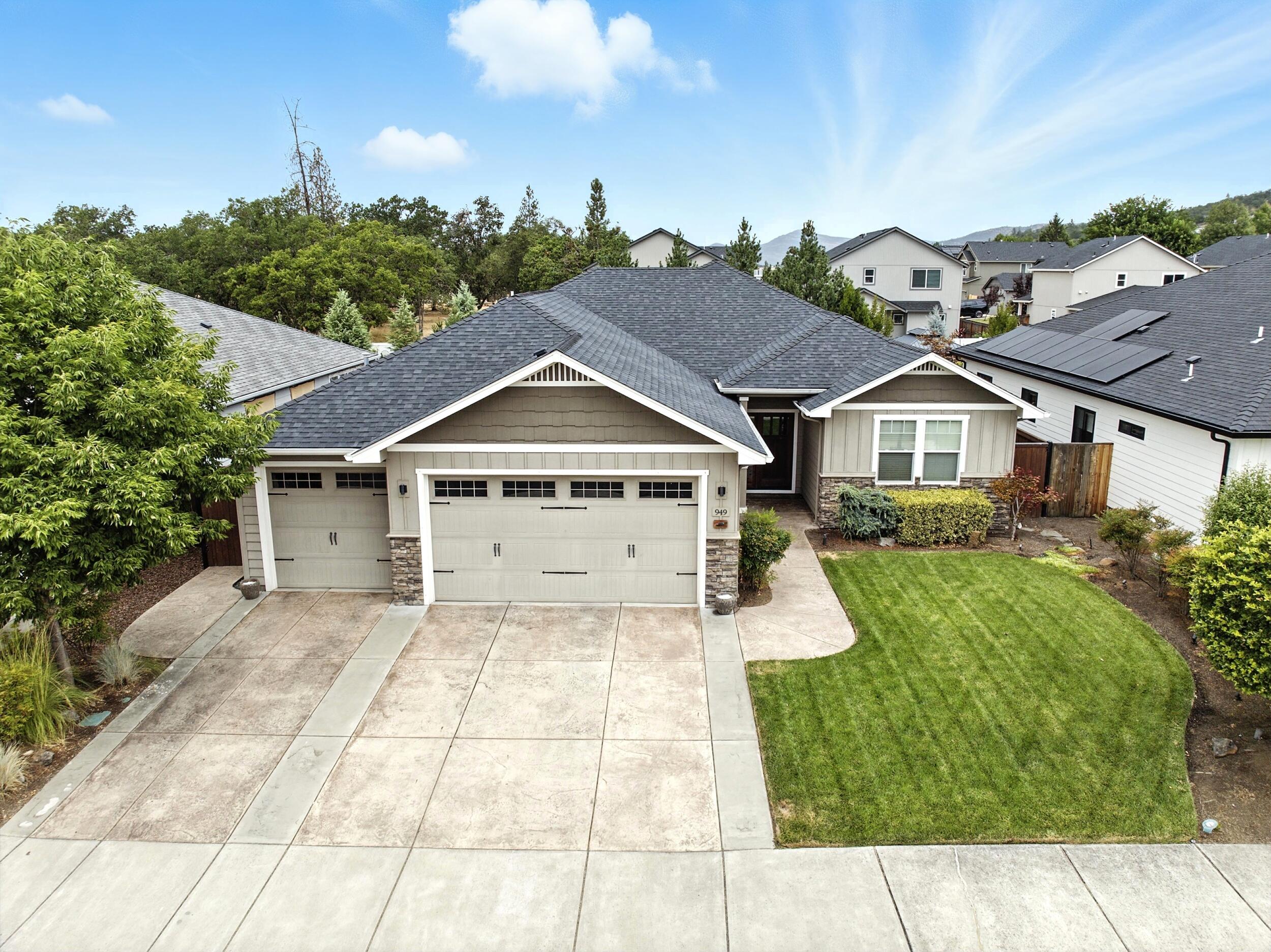 949 Arrowhead Trail