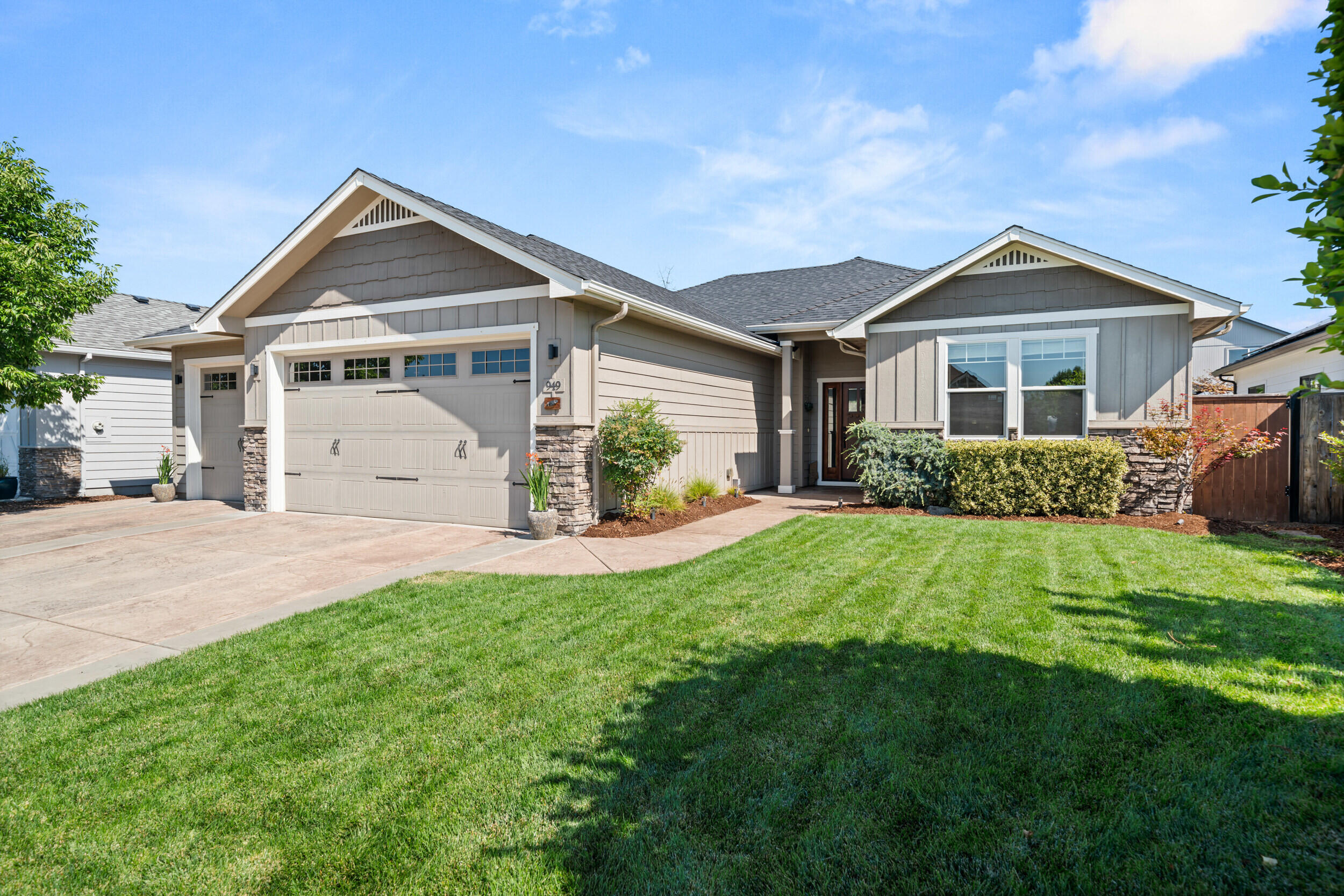 949 Arrowhead Trail