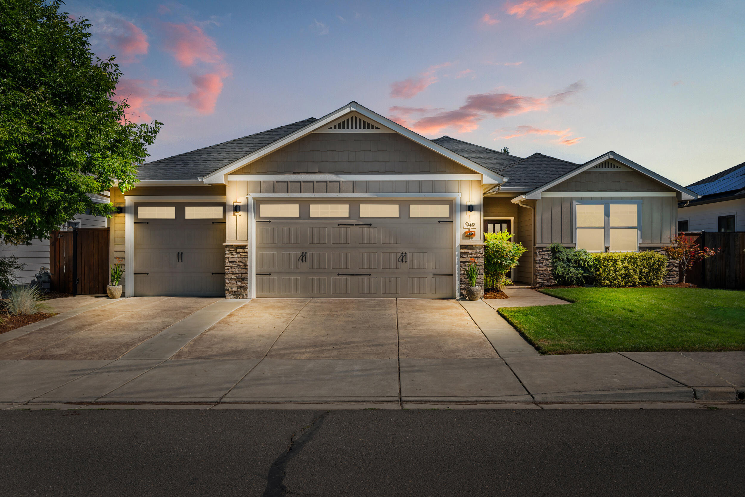 949 Arrowhead Trail