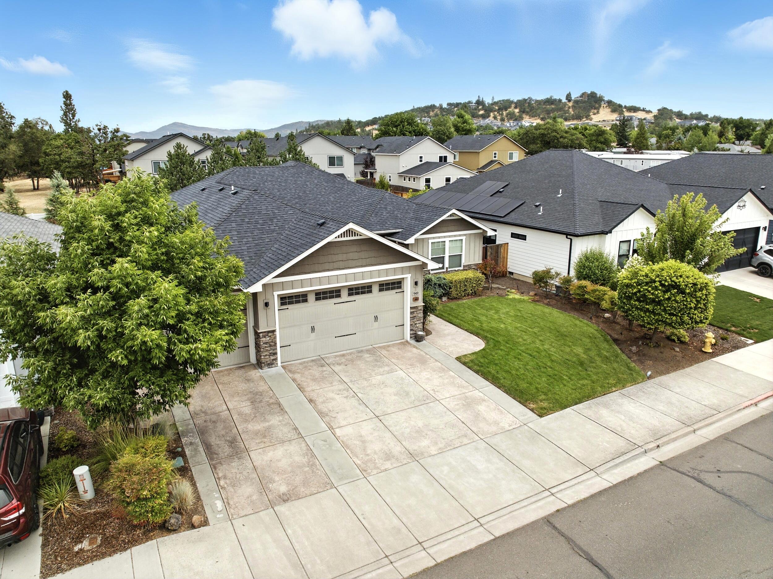 949 Arrowhead Trail