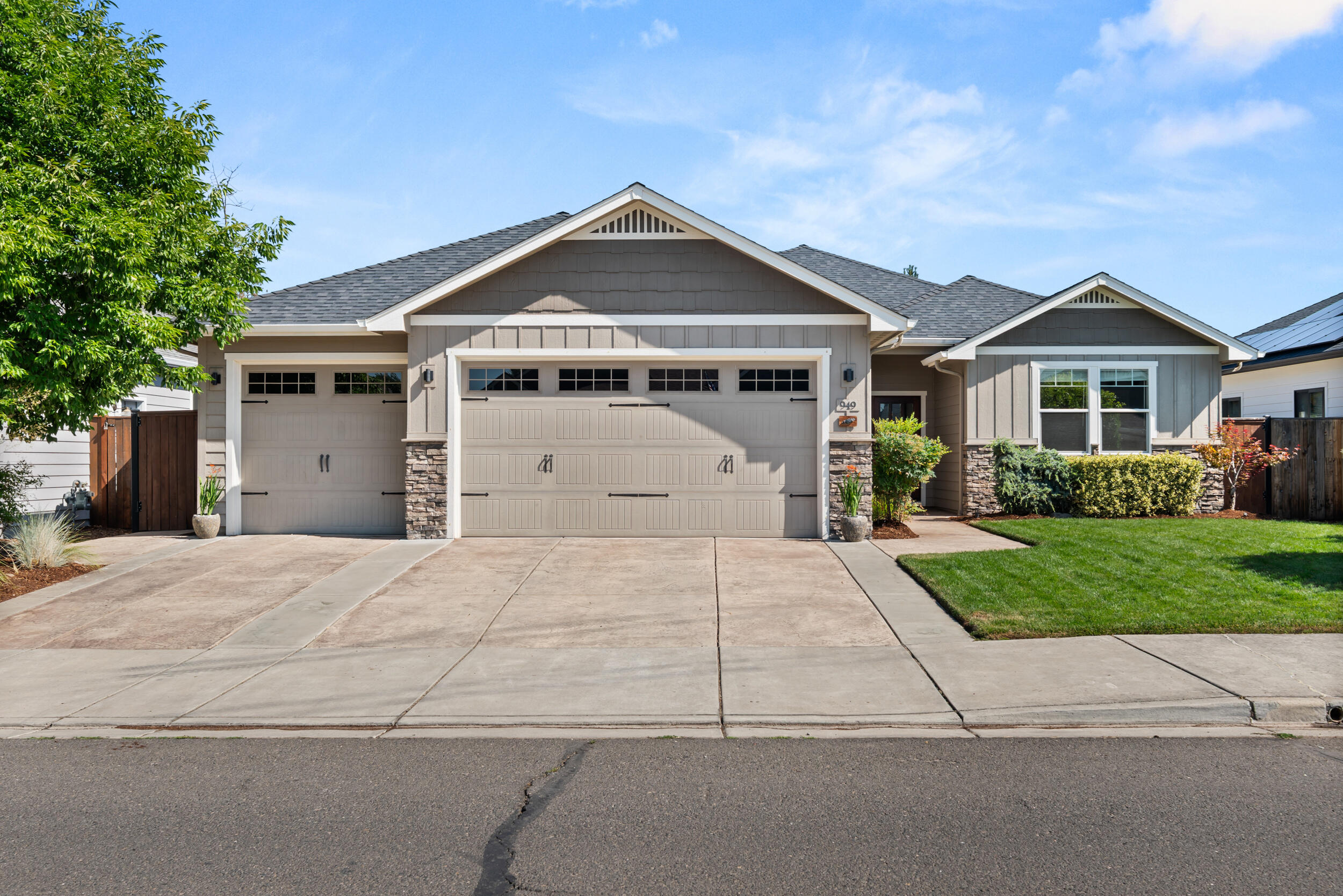 949 Arrowhead Trail