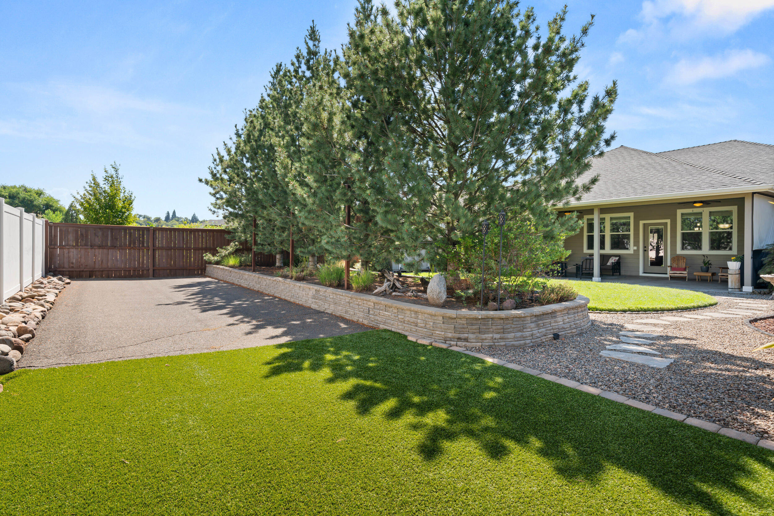 949 Arrowhead Trail