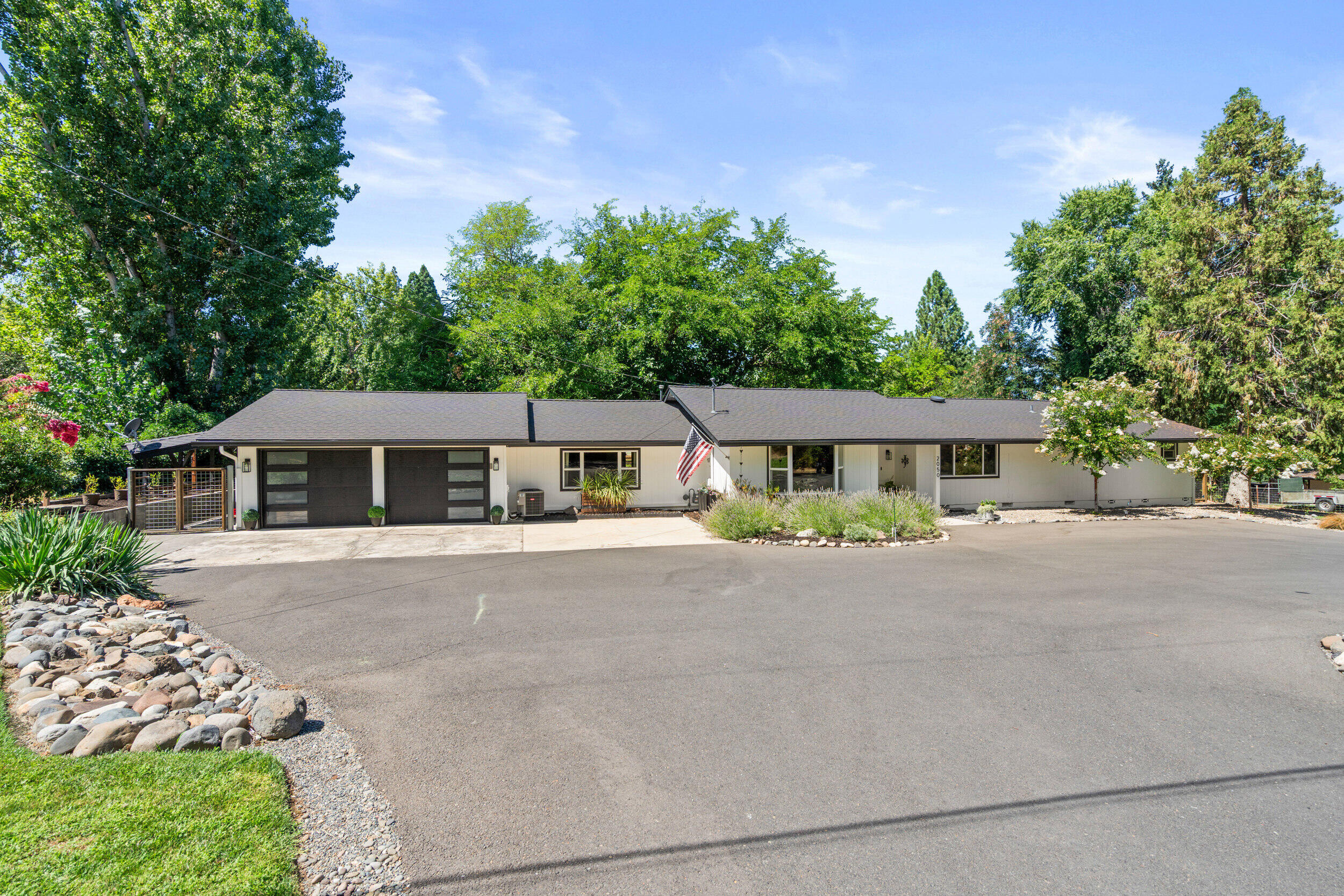 2050 Magnolia Avenue