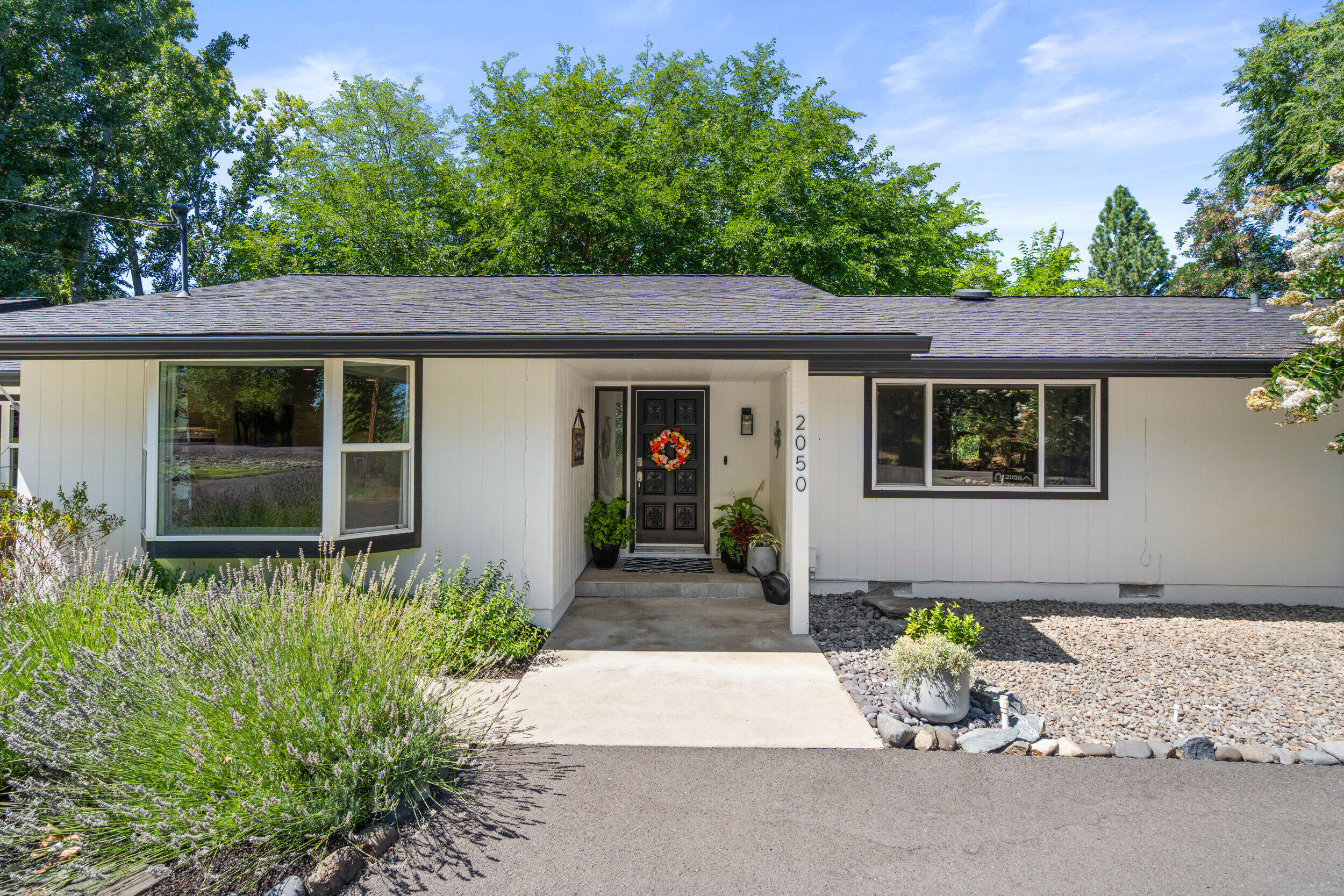 2050 Magnolia Avenue