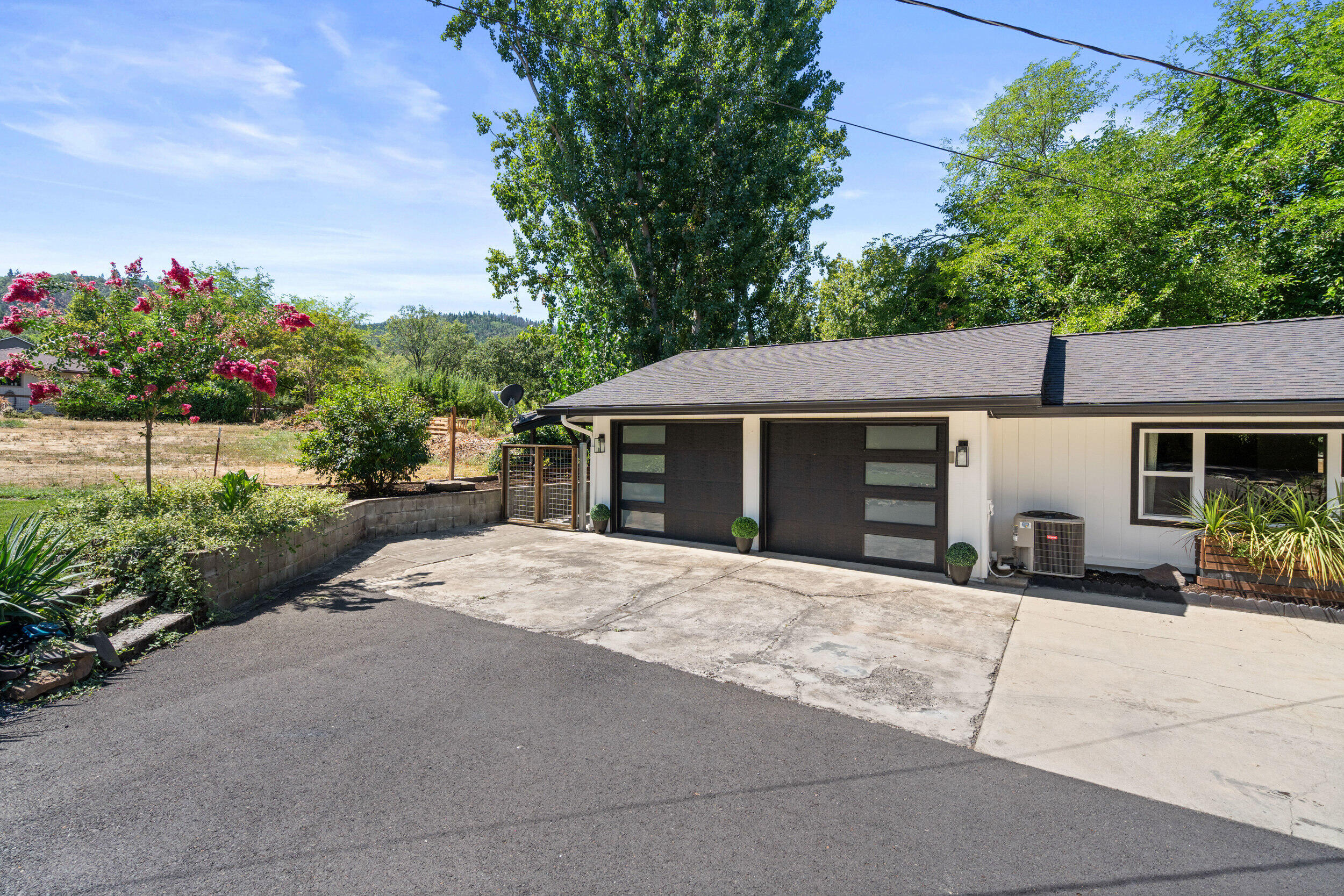 2050 Magnolia Avenue