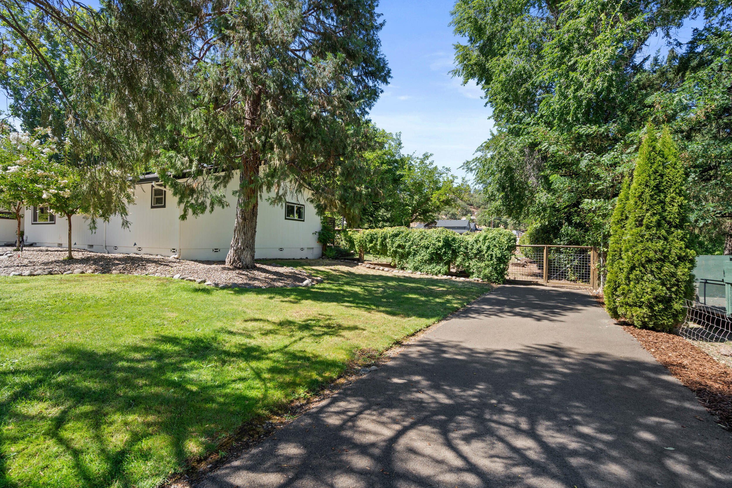2050 Magnolia Avenue