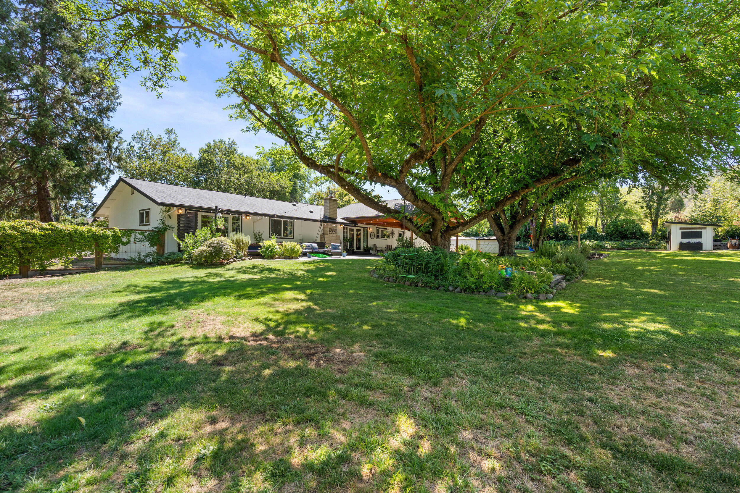 2050 Magnolia Avenue